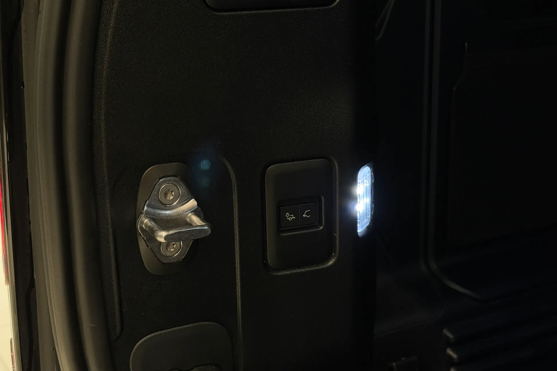 LAND ROVER DEFENDER thumbnail image number 17