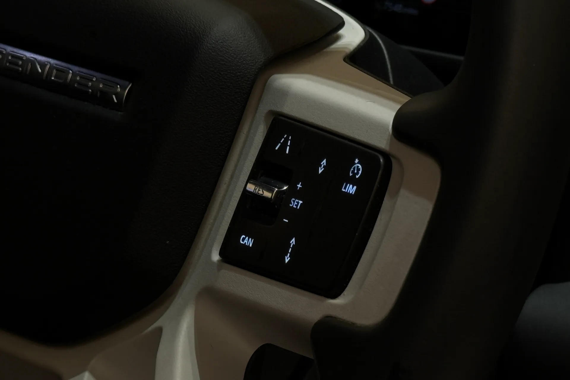 LAND ROVER DEFENDER thumbnail image number 21