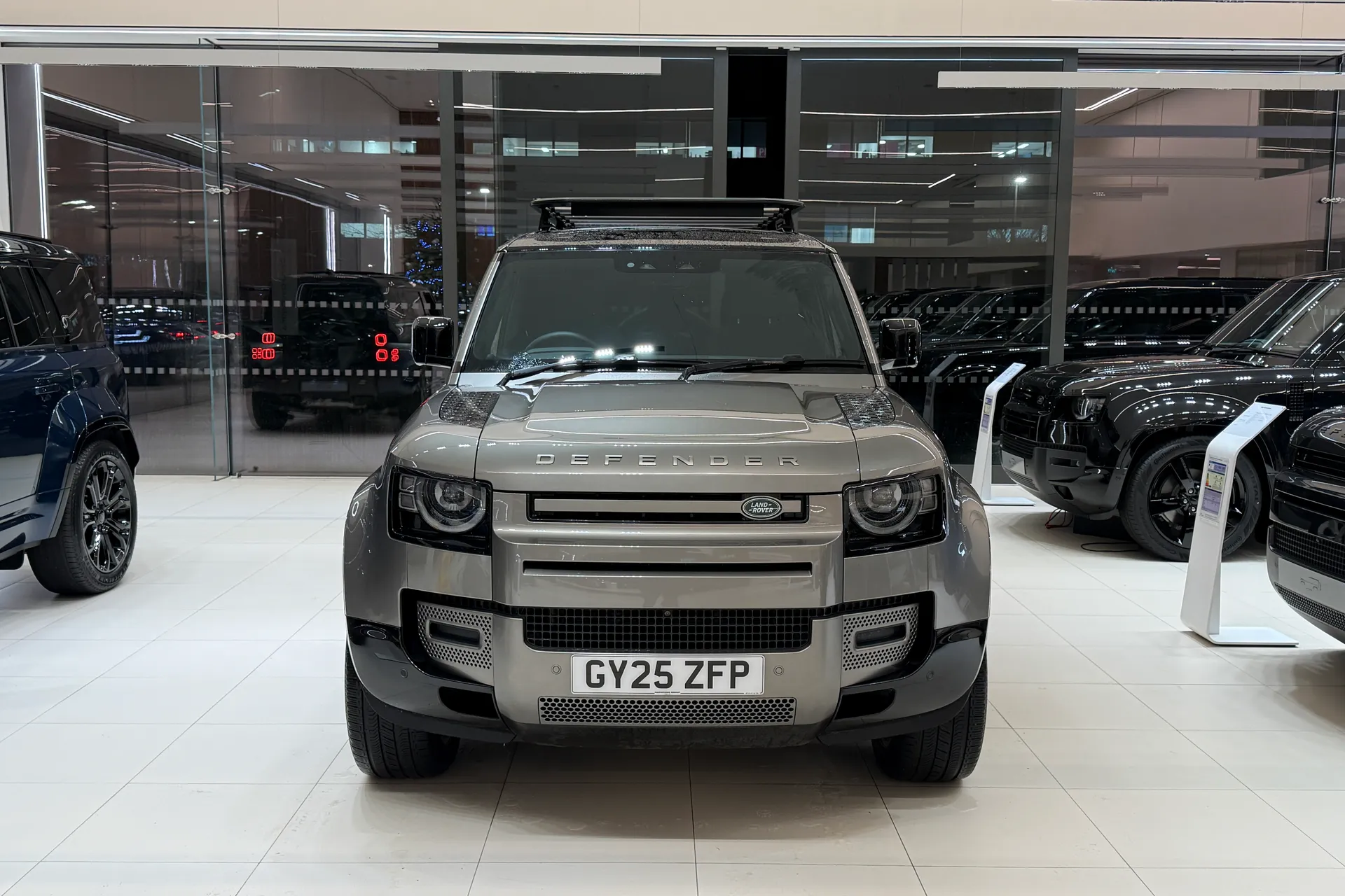 LAND ROVER DEFENDER focused image