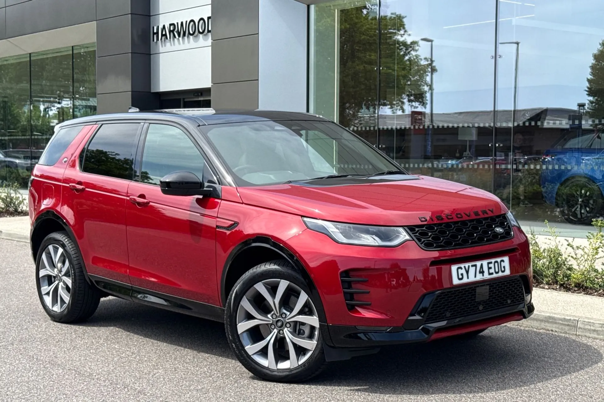 LAND ROVER DISCOVERY SPORT focused image