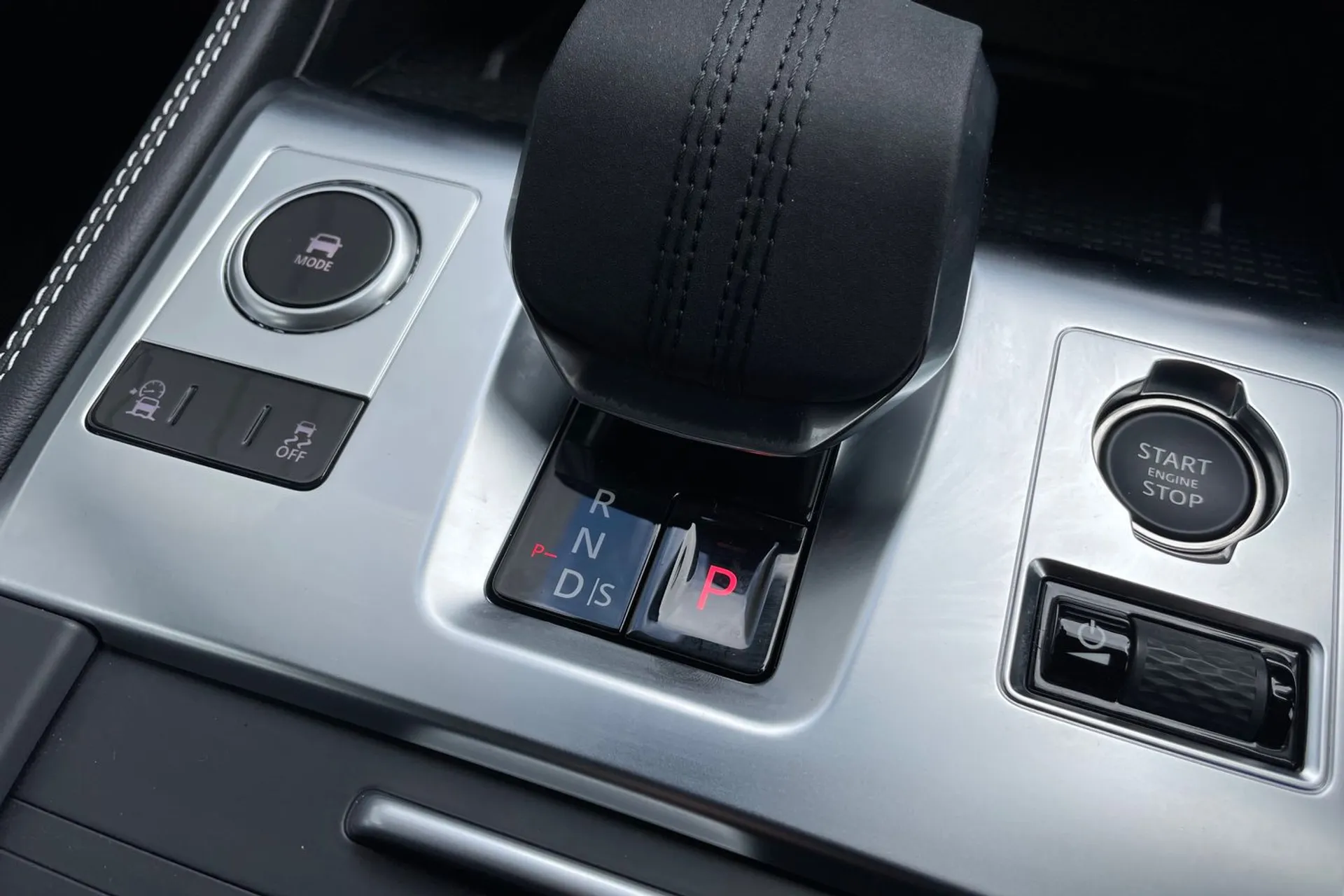 Jaguar F-PACE thumbnail image number 33
