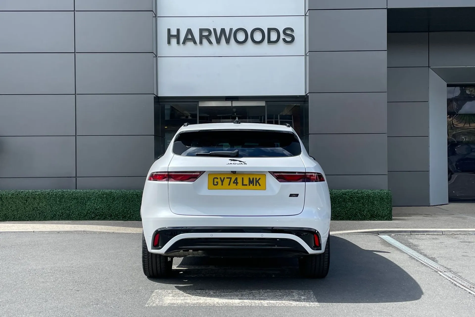 Jaguar F-PACE thumbnail image number 8