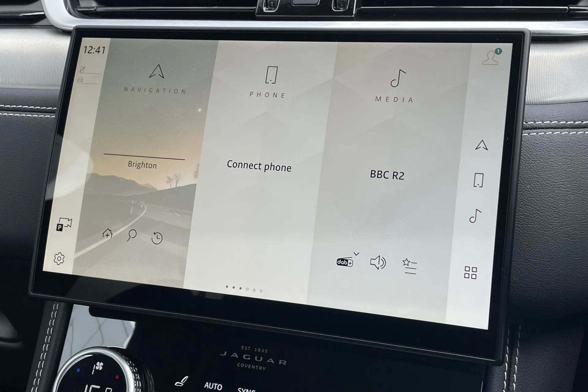 Jaguar F-PACE thumbnail image number 63