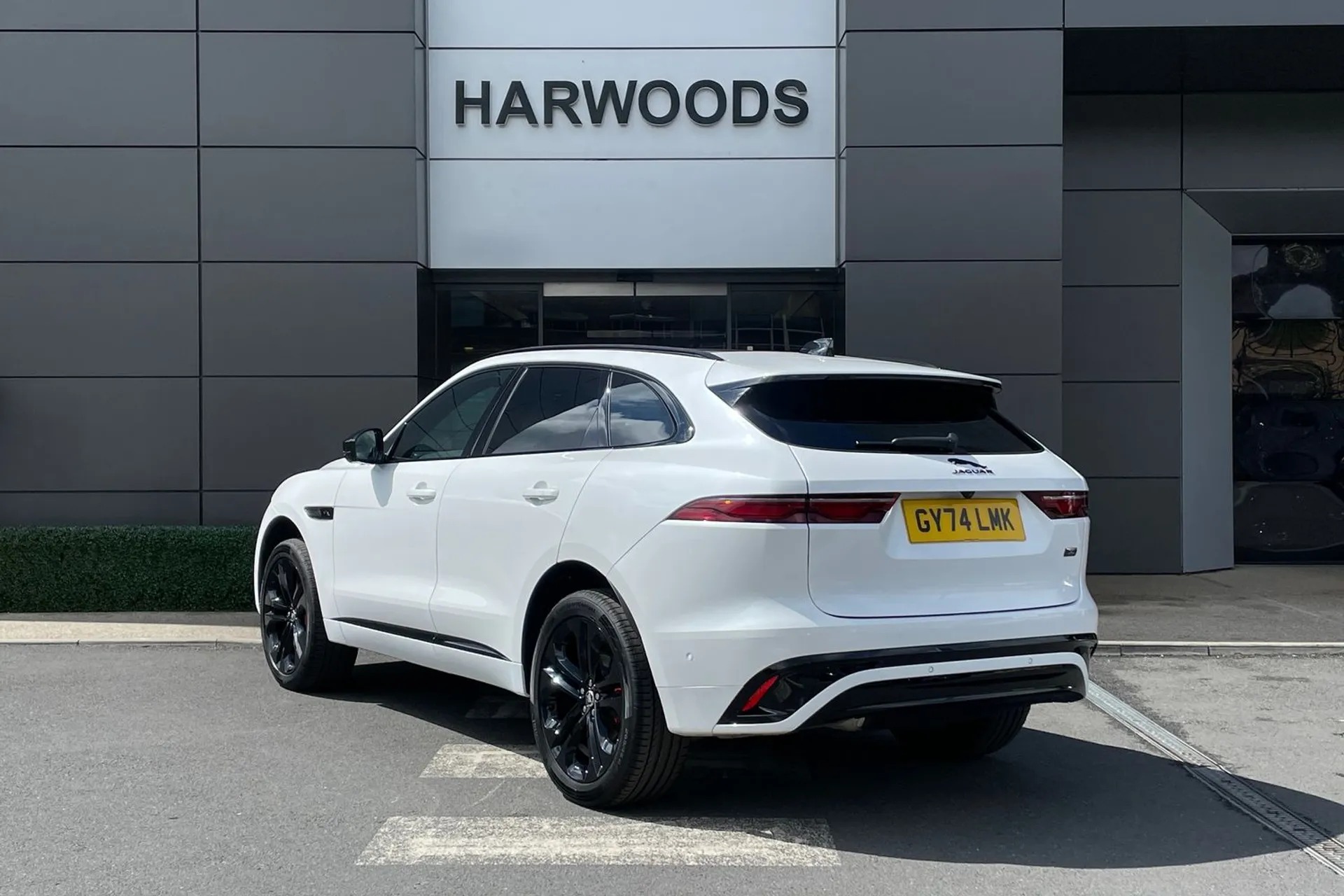 Jaguar F-PACE thumbnail image number 10