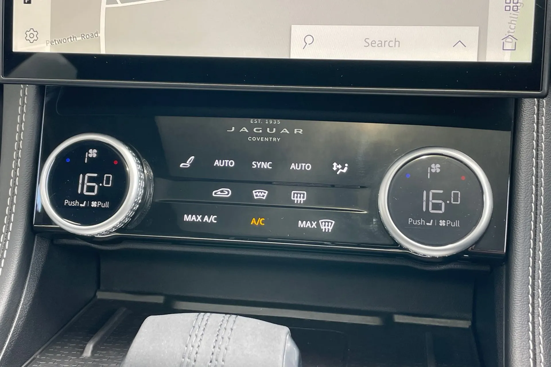 Jaguar F-PACE thumbnail image number 51
