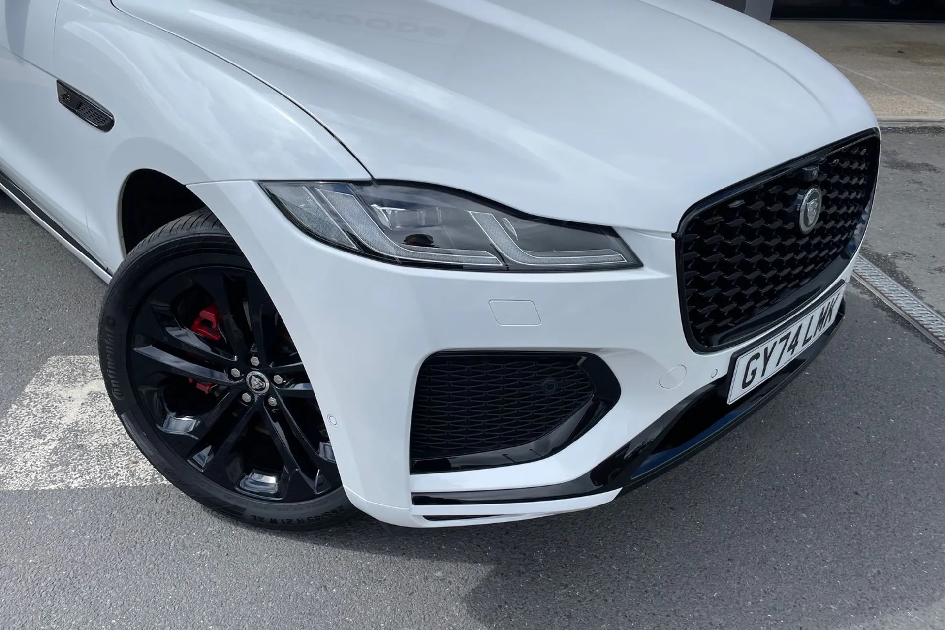 Jaguar F-PACE thumbnail image number 25