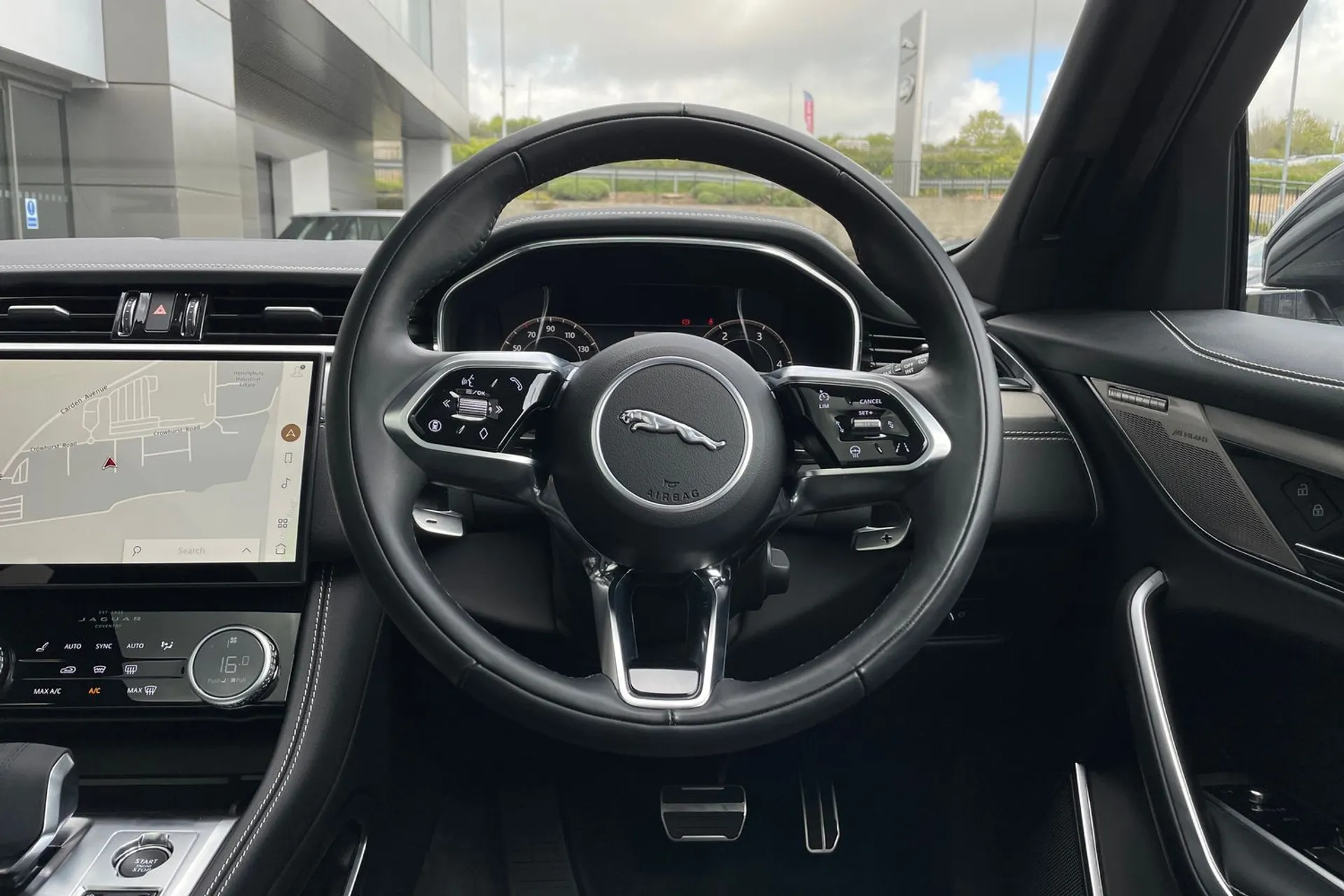 Jaguar F-PACE thumbnail image number 45
