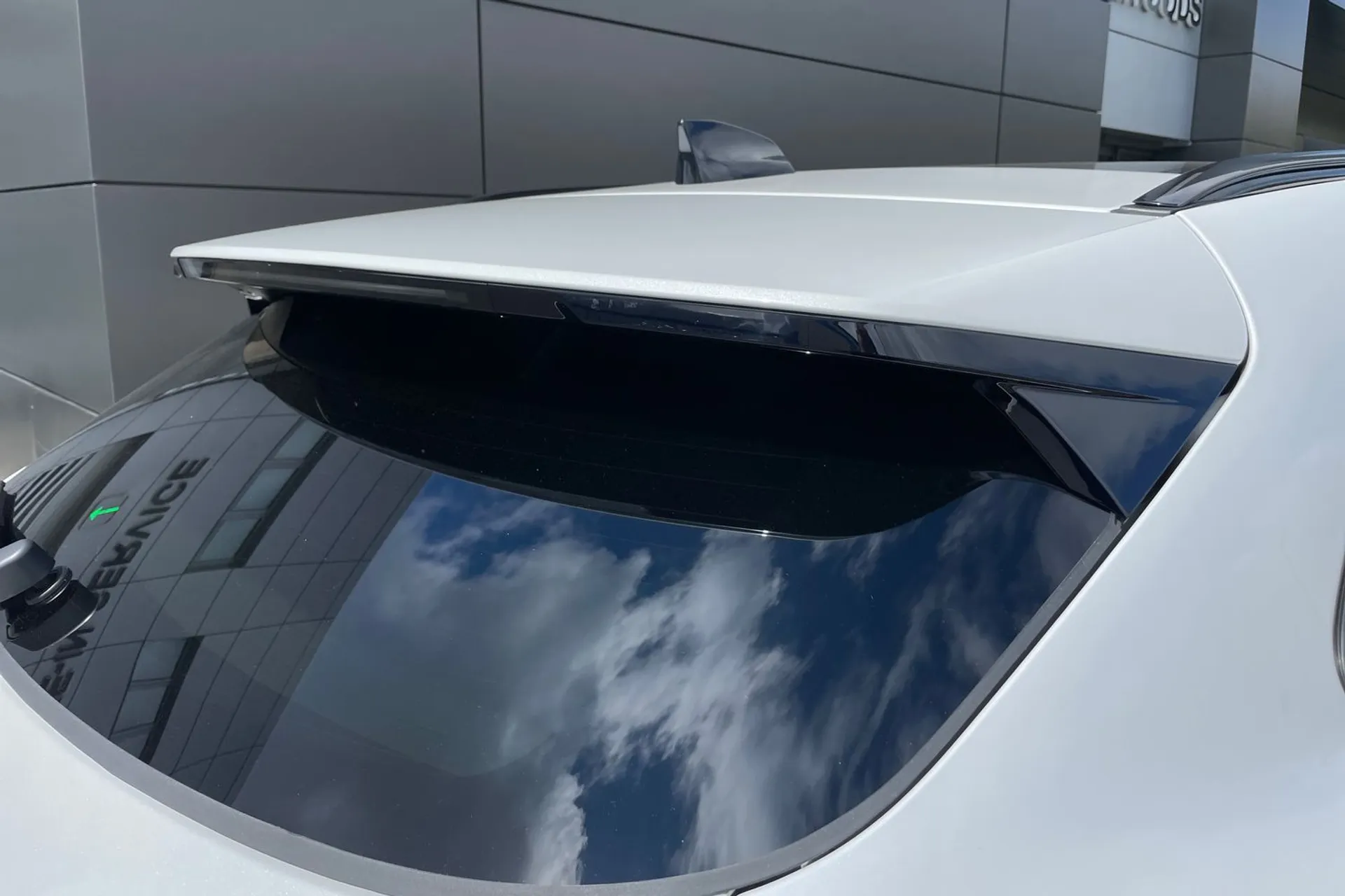 Jaguar F-PACE thumbnail image number 28
