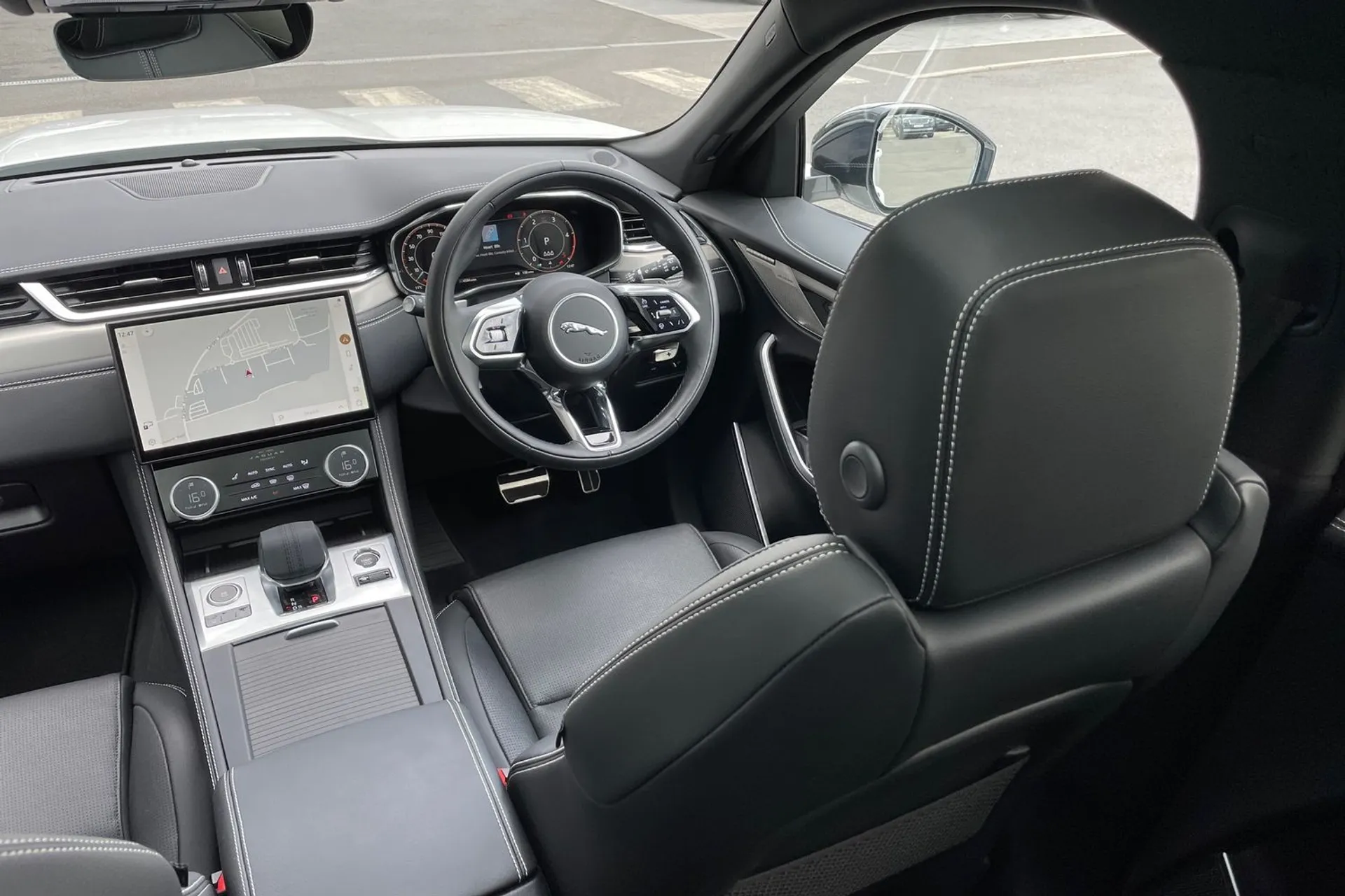 Jaguar F-PACE thumbnail image number 44