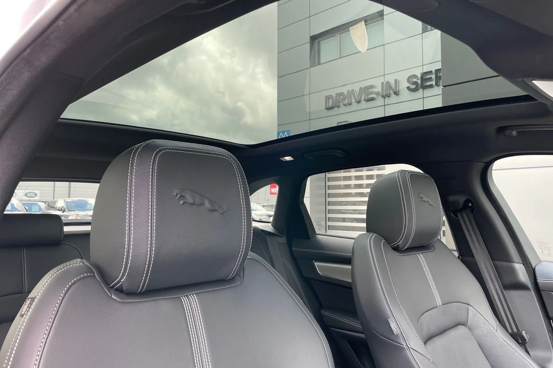 Jaguar F-PACE thumbnail image number 7