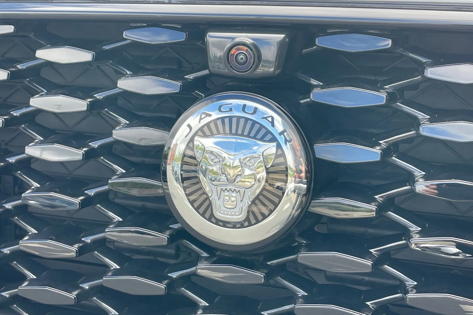 Jaguar F-PACE thumbnail image number 24