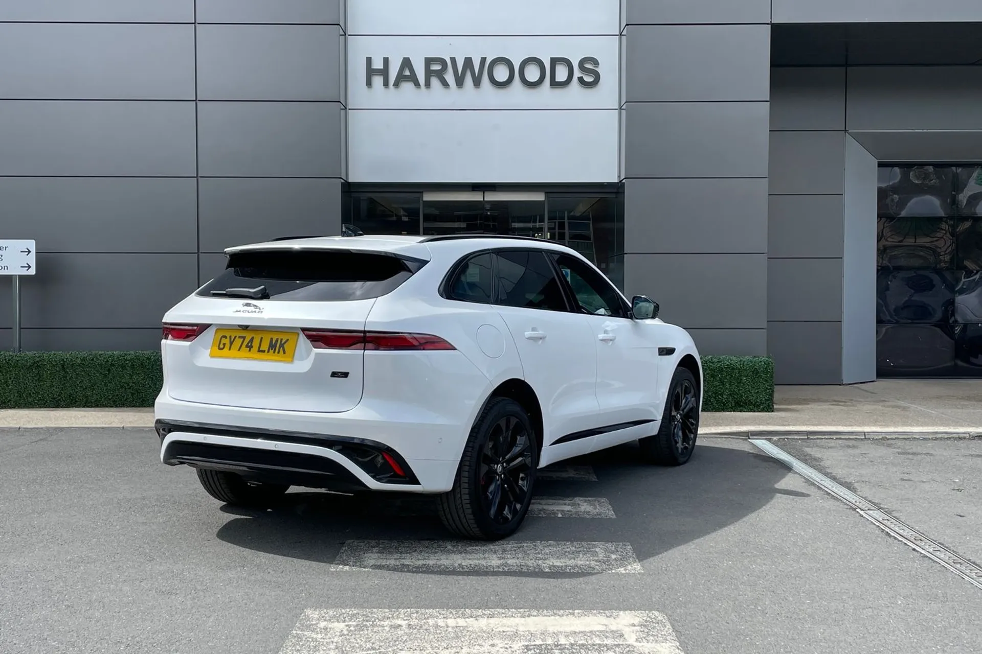 Jaguar F-PACE thumbnail image number 6