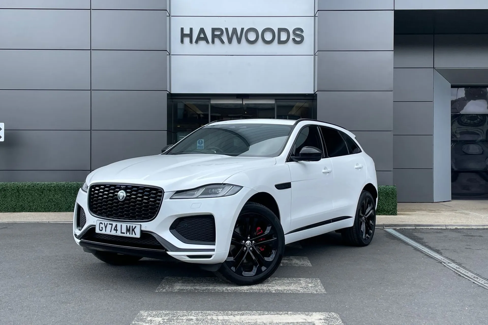 Jaguar F-PACE thumbnail image number 15