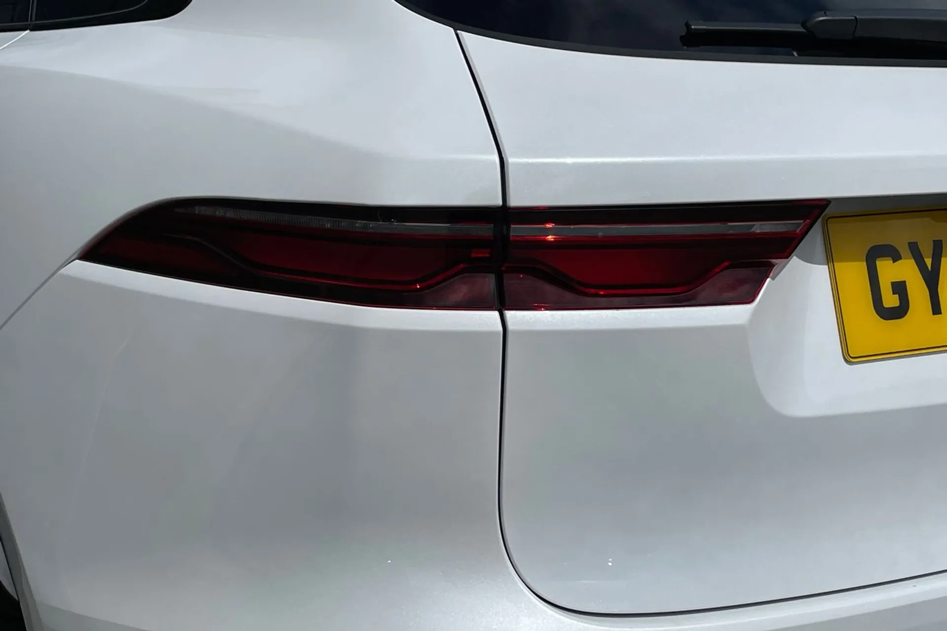 Jaguar F-PACE thumbnail image number 31