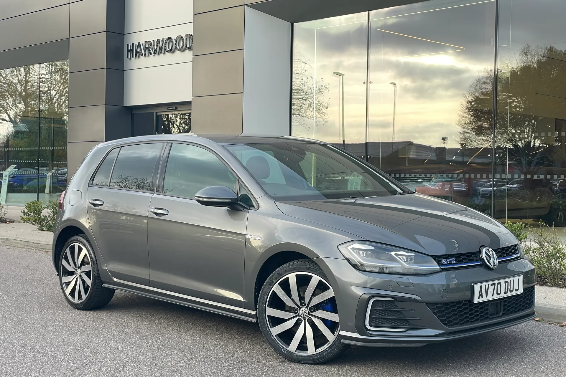 VOLKSWAGEN GOLF focused image