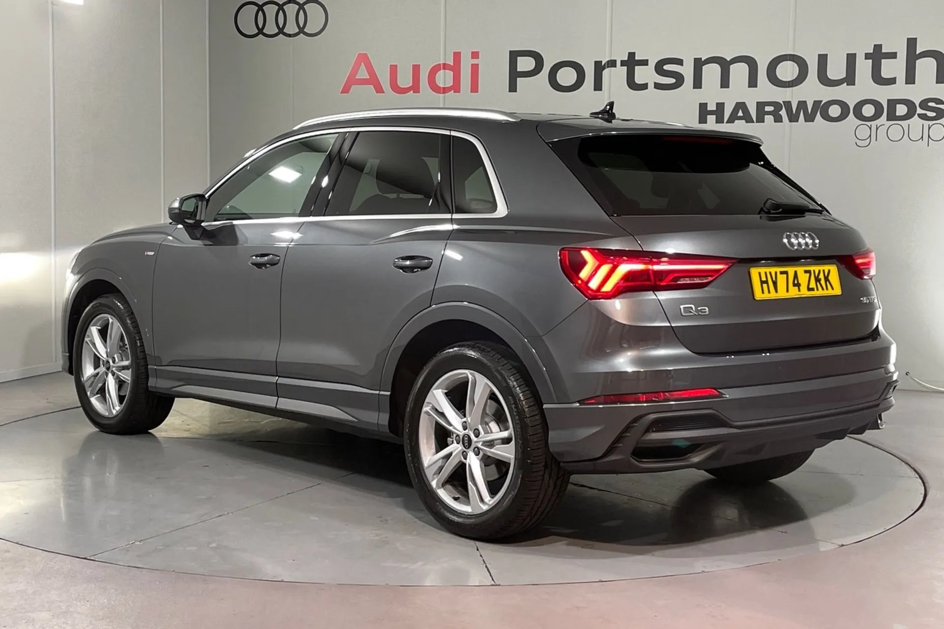 Audi Q3 thumbnail image number 8