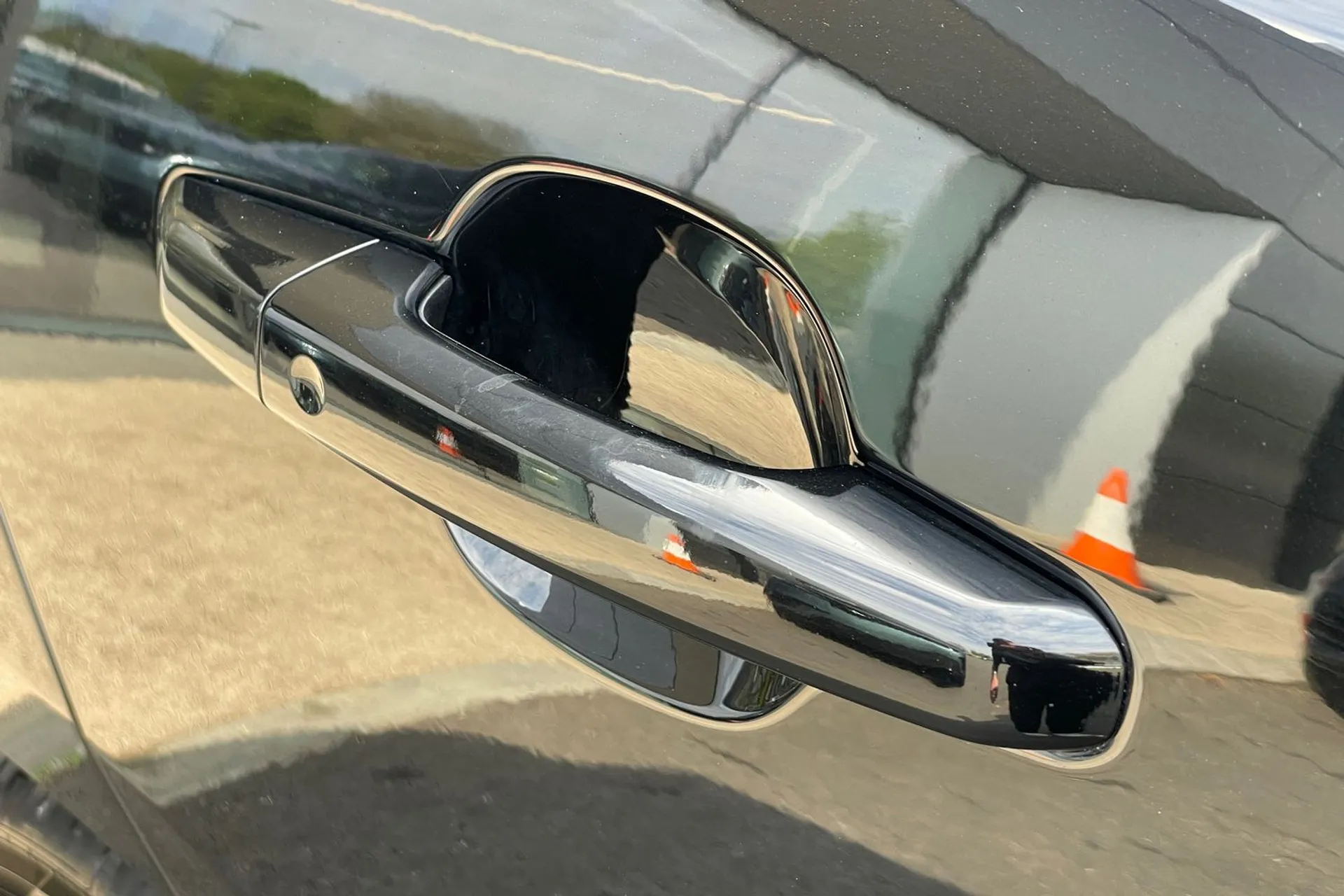 Jaguar F-PACE thumbnail image number 37