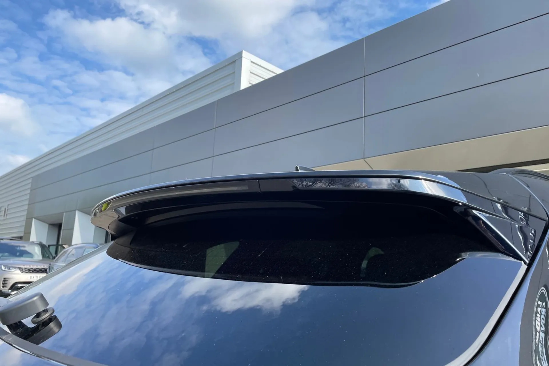 Jaguar F-PACE thumbnail image number 32
