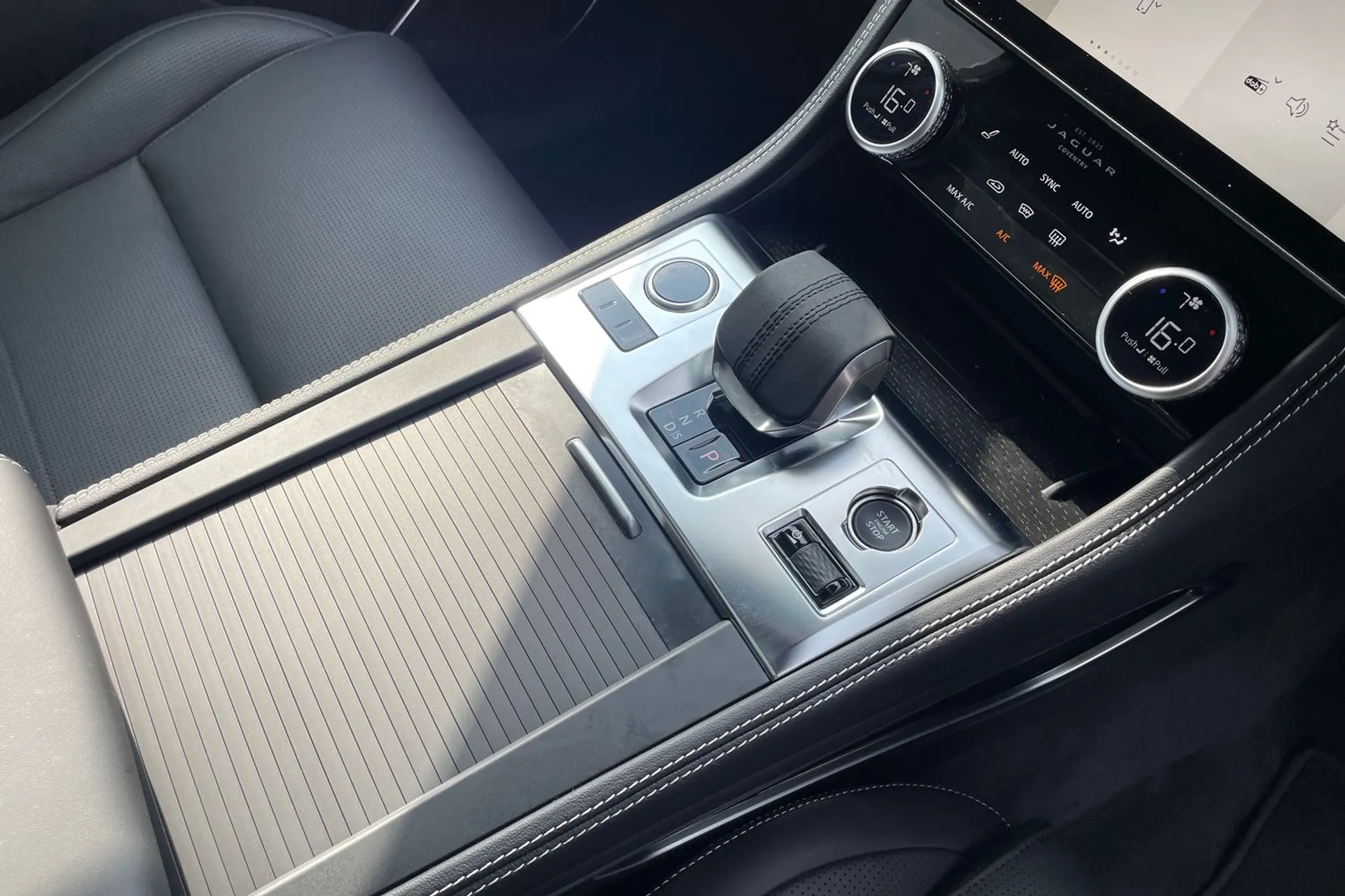 Jaguar F-PACE thumbnail image number 20
