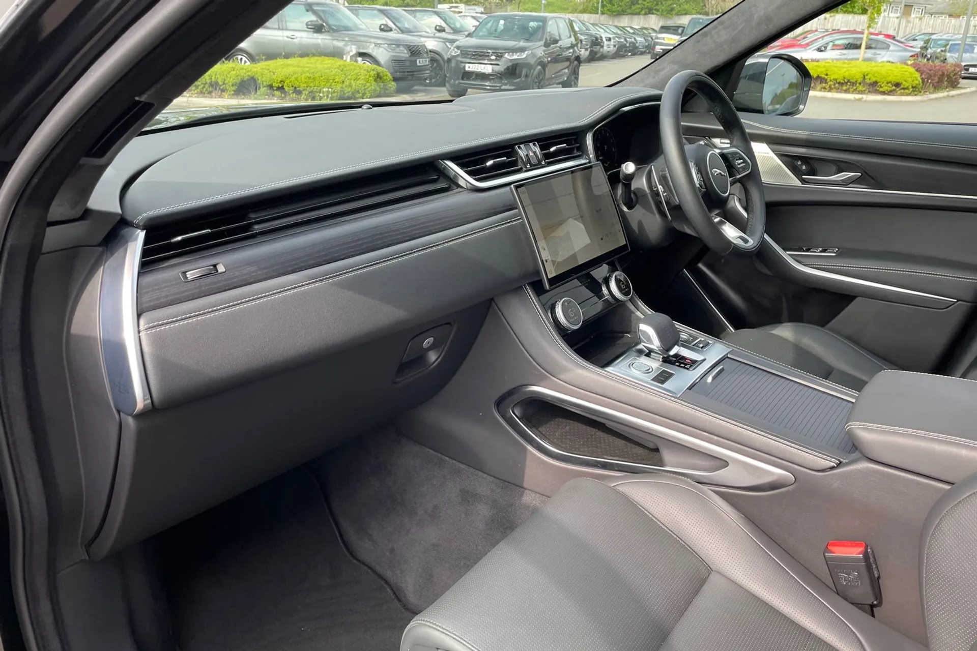 Jaguar F-PACE thumbnail image number 51