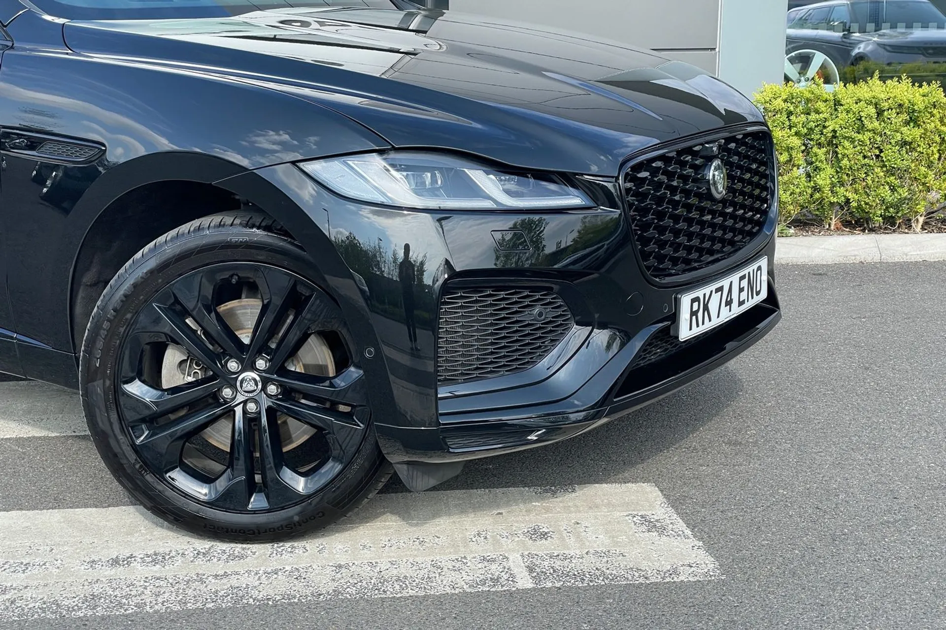 Jaguar F-PACE thumbnail image number 30