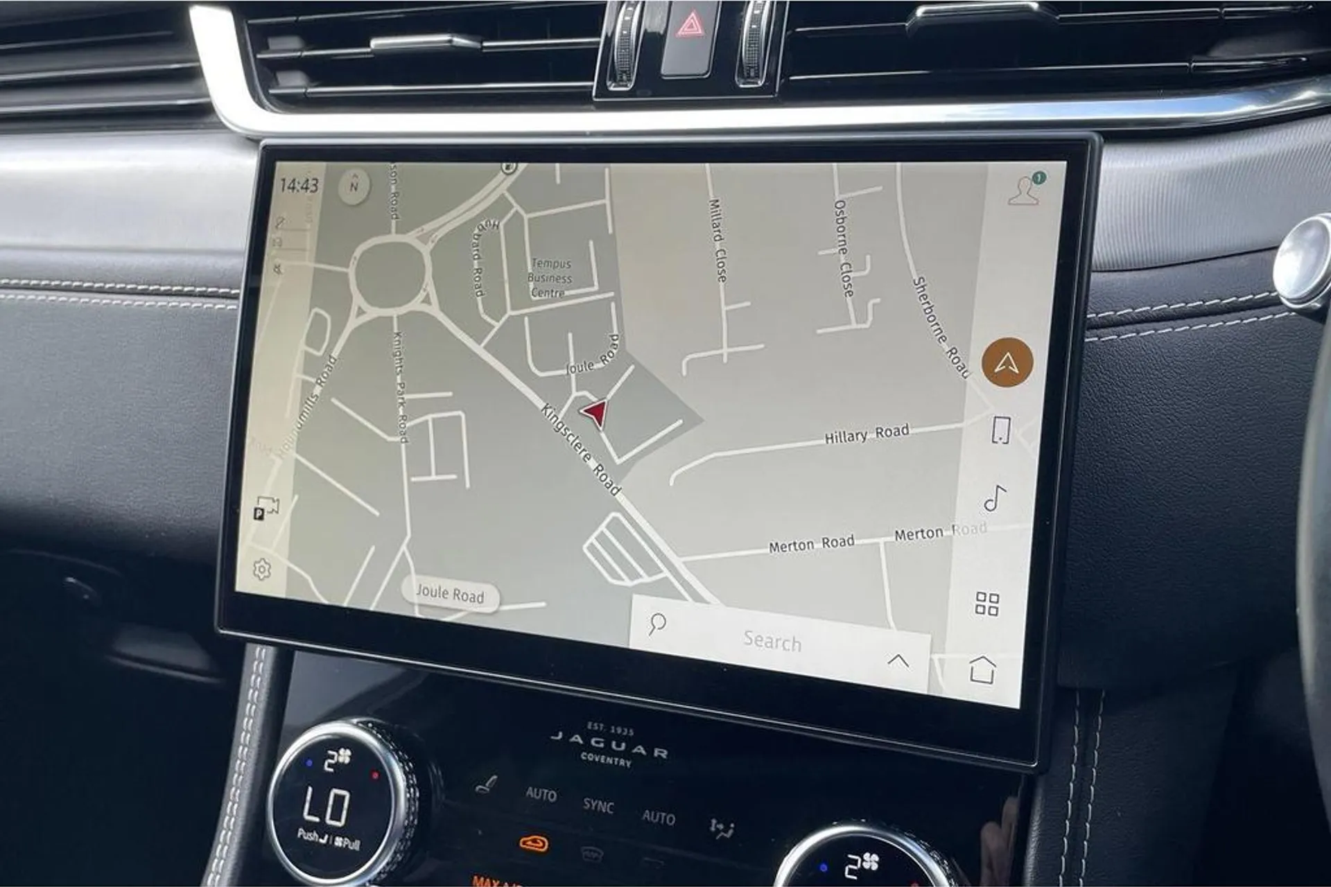 Jaguar F-PACE thumbnail image number 29