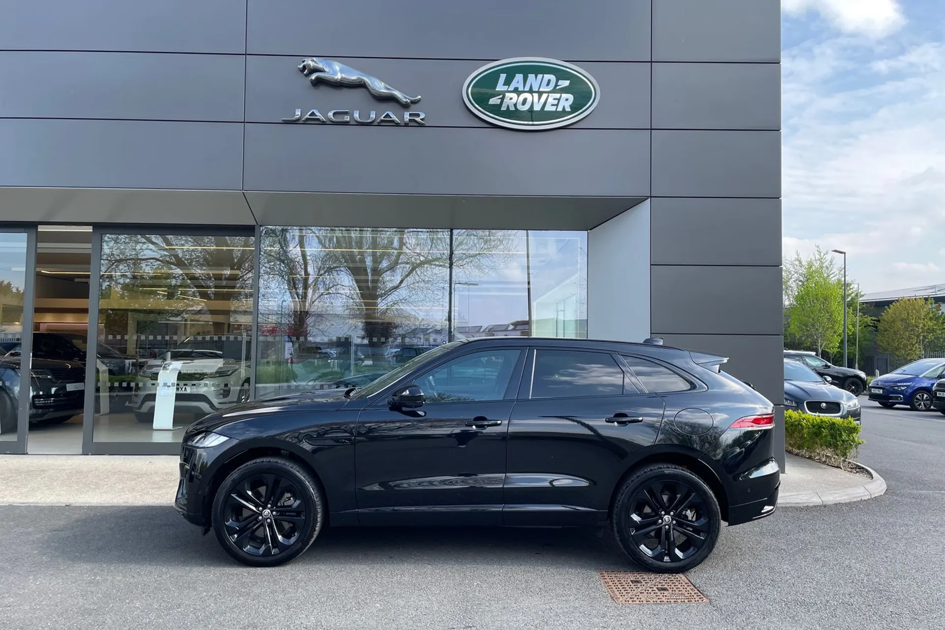Jaguar F-PACE thumbnail image number 26