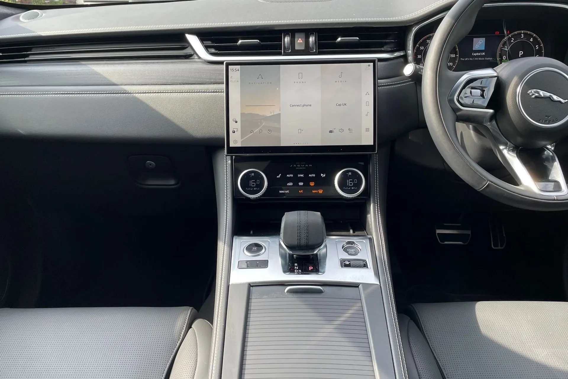 Jaguar F-PACE thumbnail image number 15