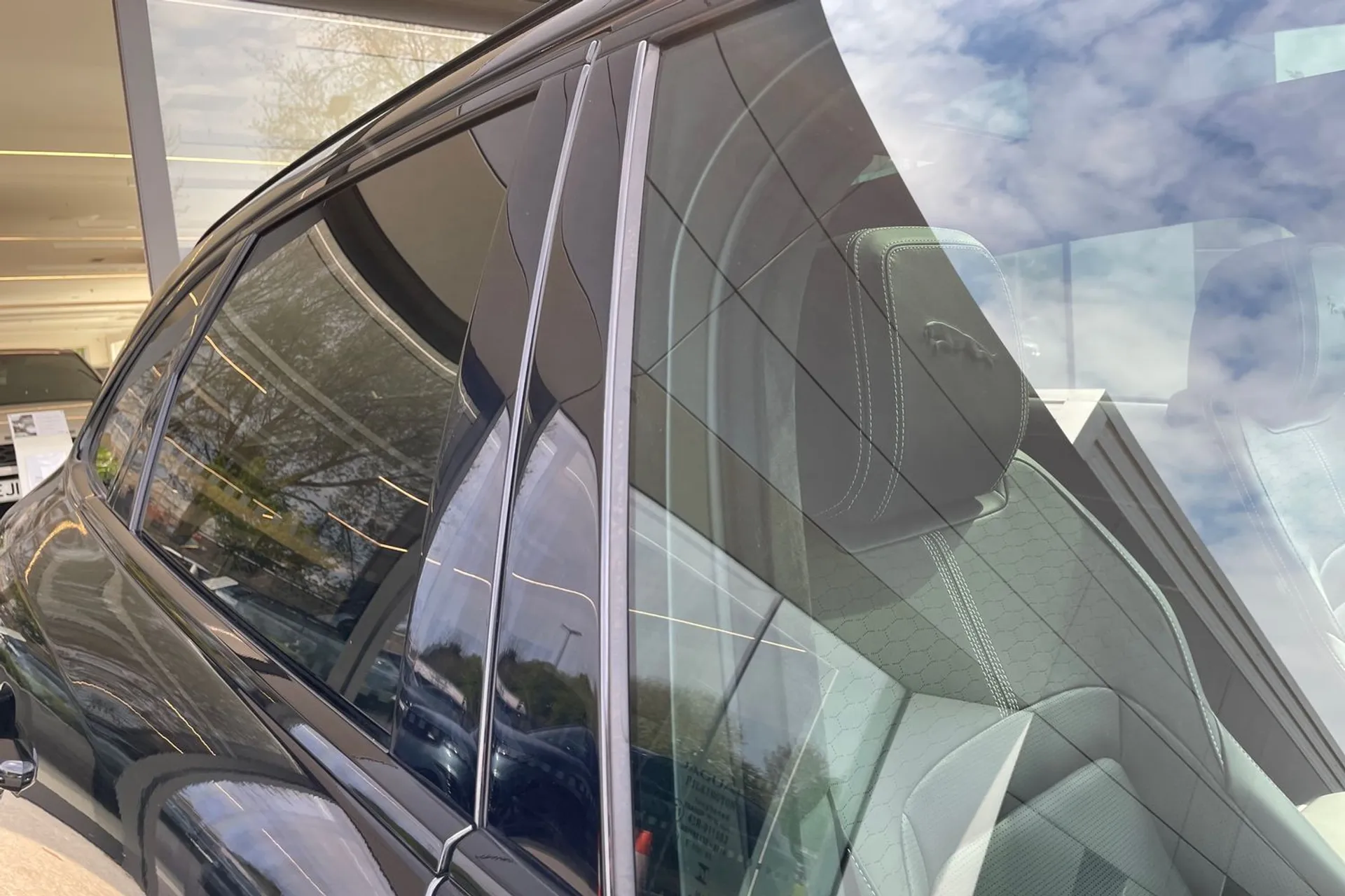 Jaguar F-PACE thumbnail image number 24