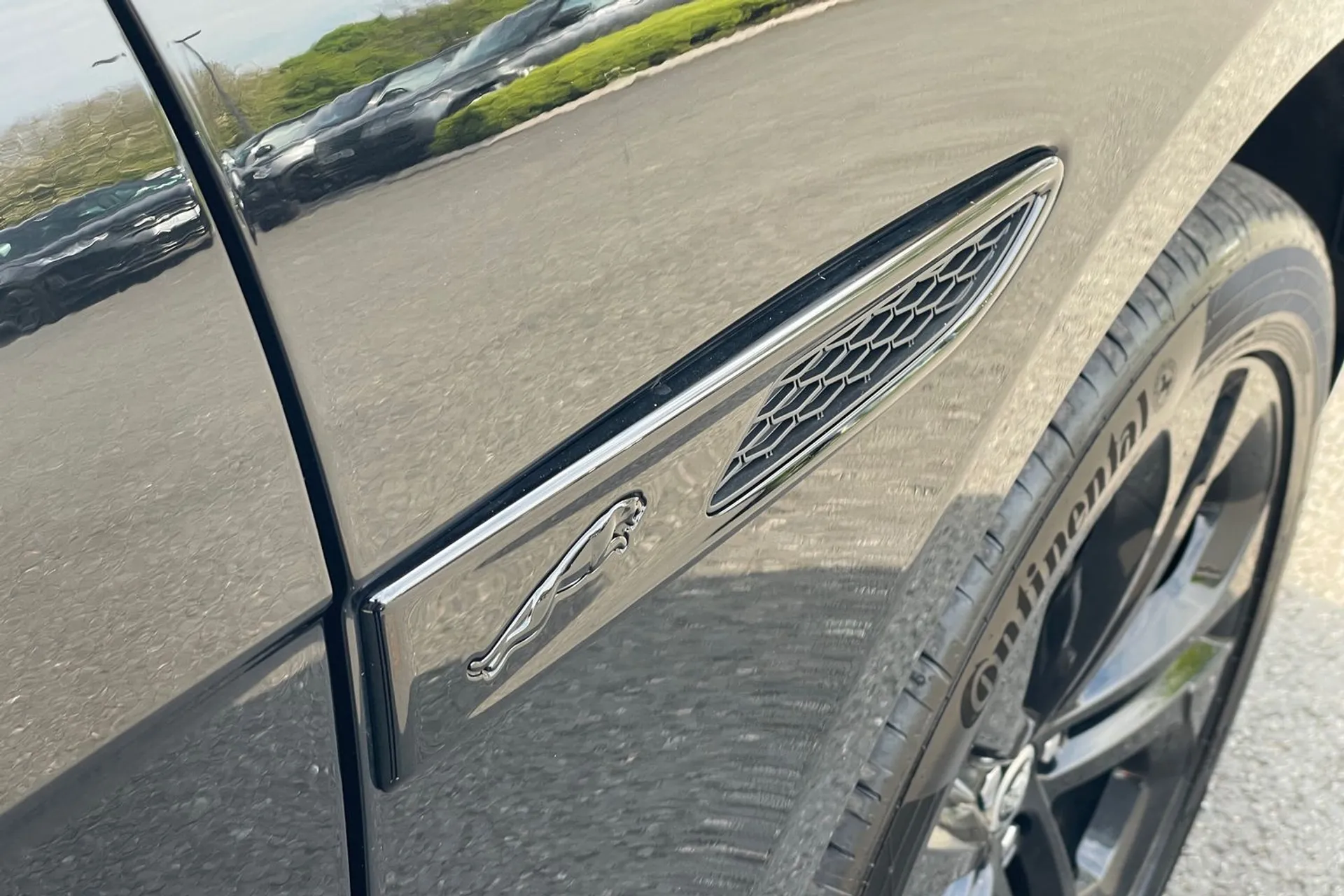 Jaguar F-PACE thumbnail image number 64