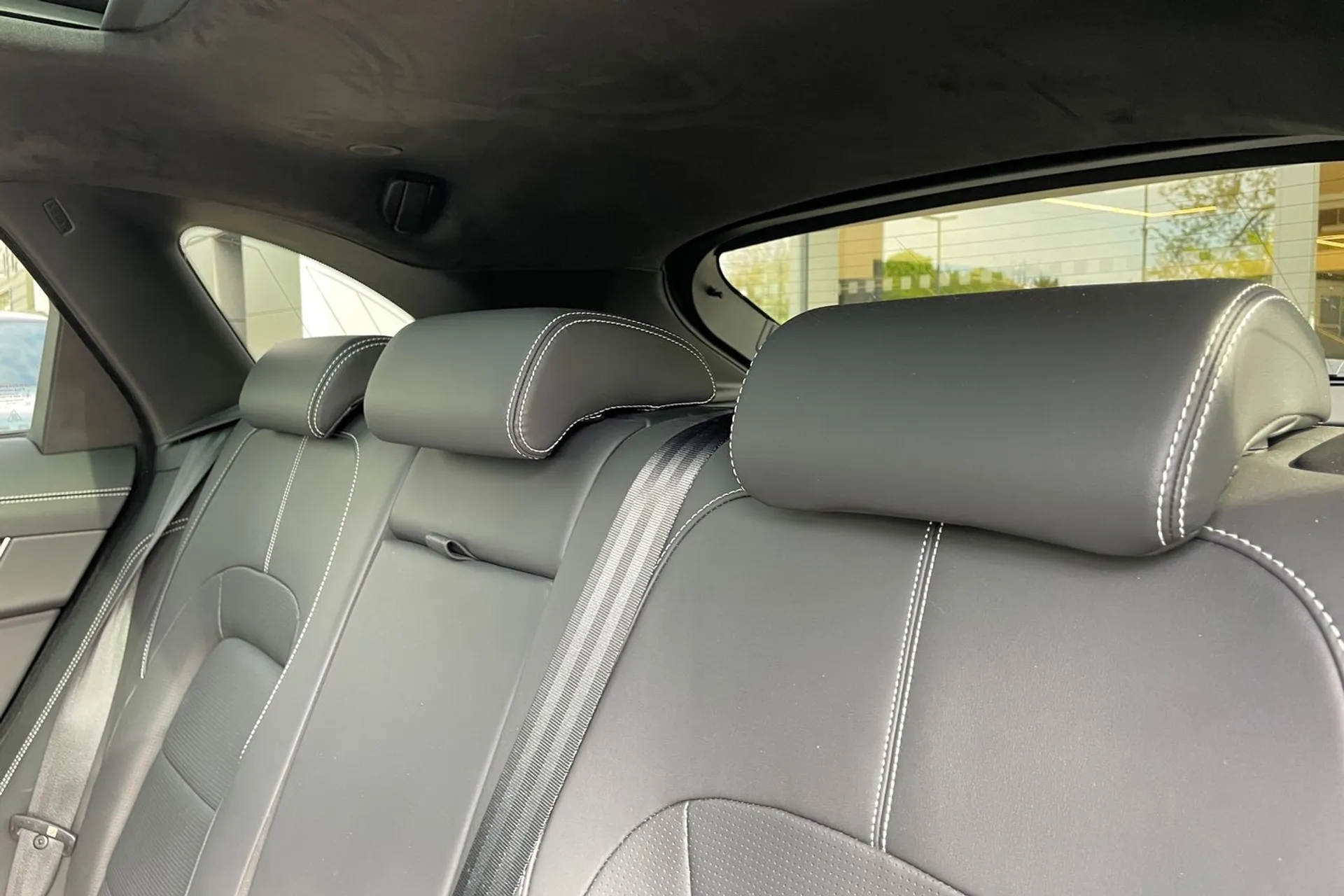 Jaguar F-PACE thumbnail image number 53