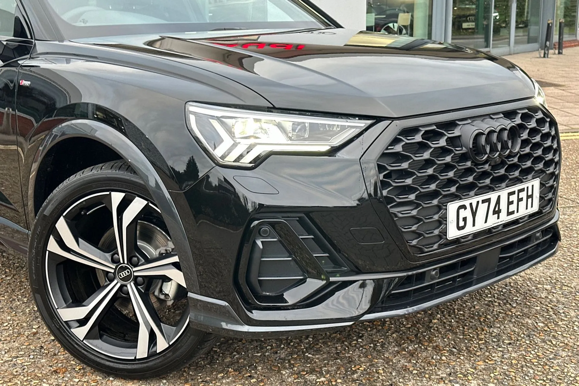 Audi Q3 thumbnail image number 17