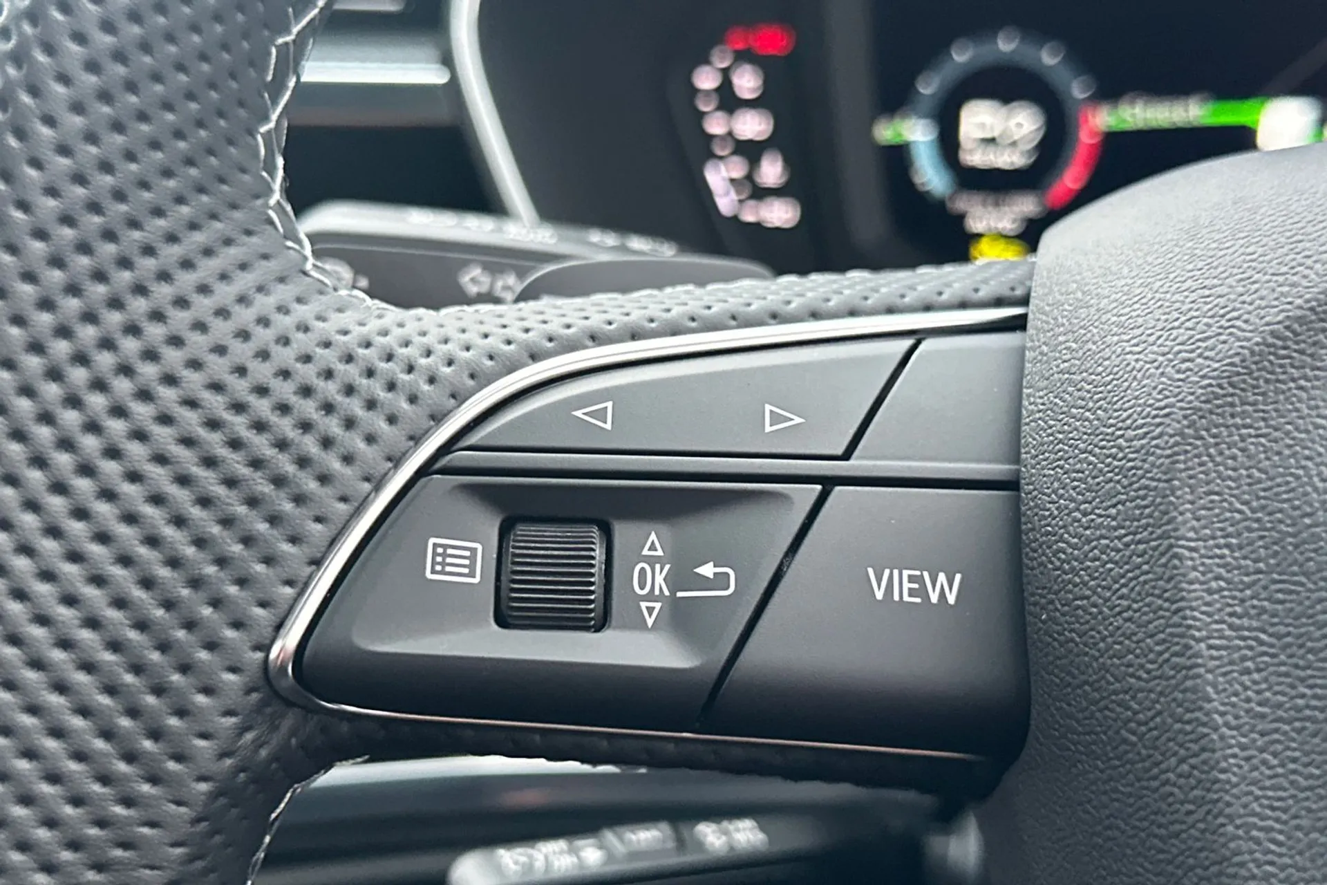 Audi Q3 thumbnail image number 15