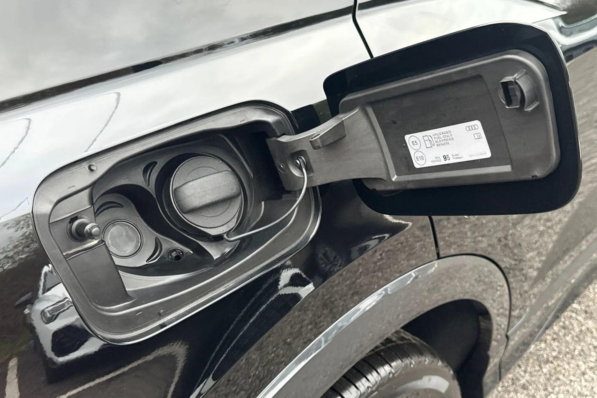 Audi Q3 thumbnail image number 37