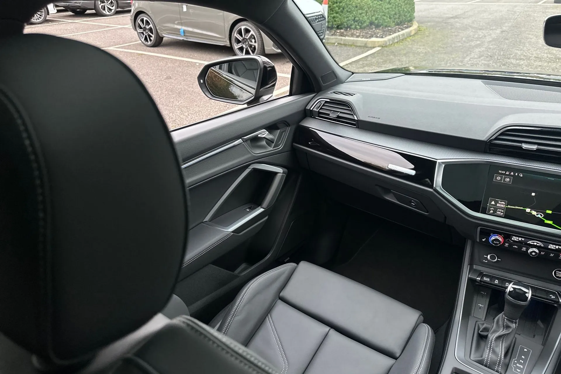 Audi Q3 thumbnail image number 28