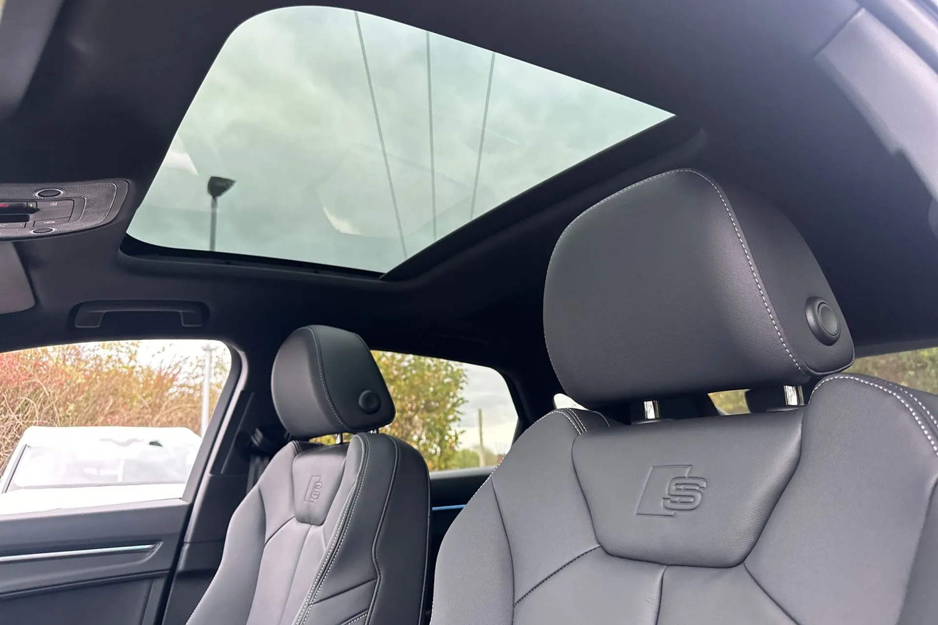 Audi Q3 thumbnail image number 24