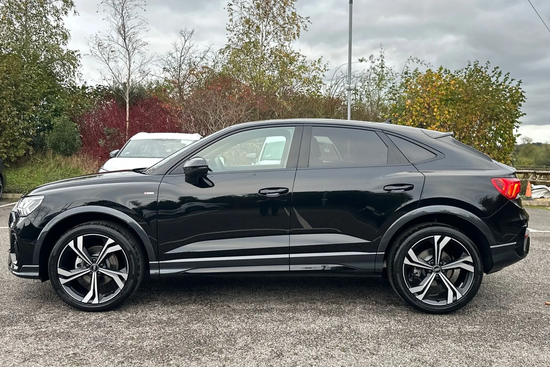 Audi Q3 thumbnail image number 42