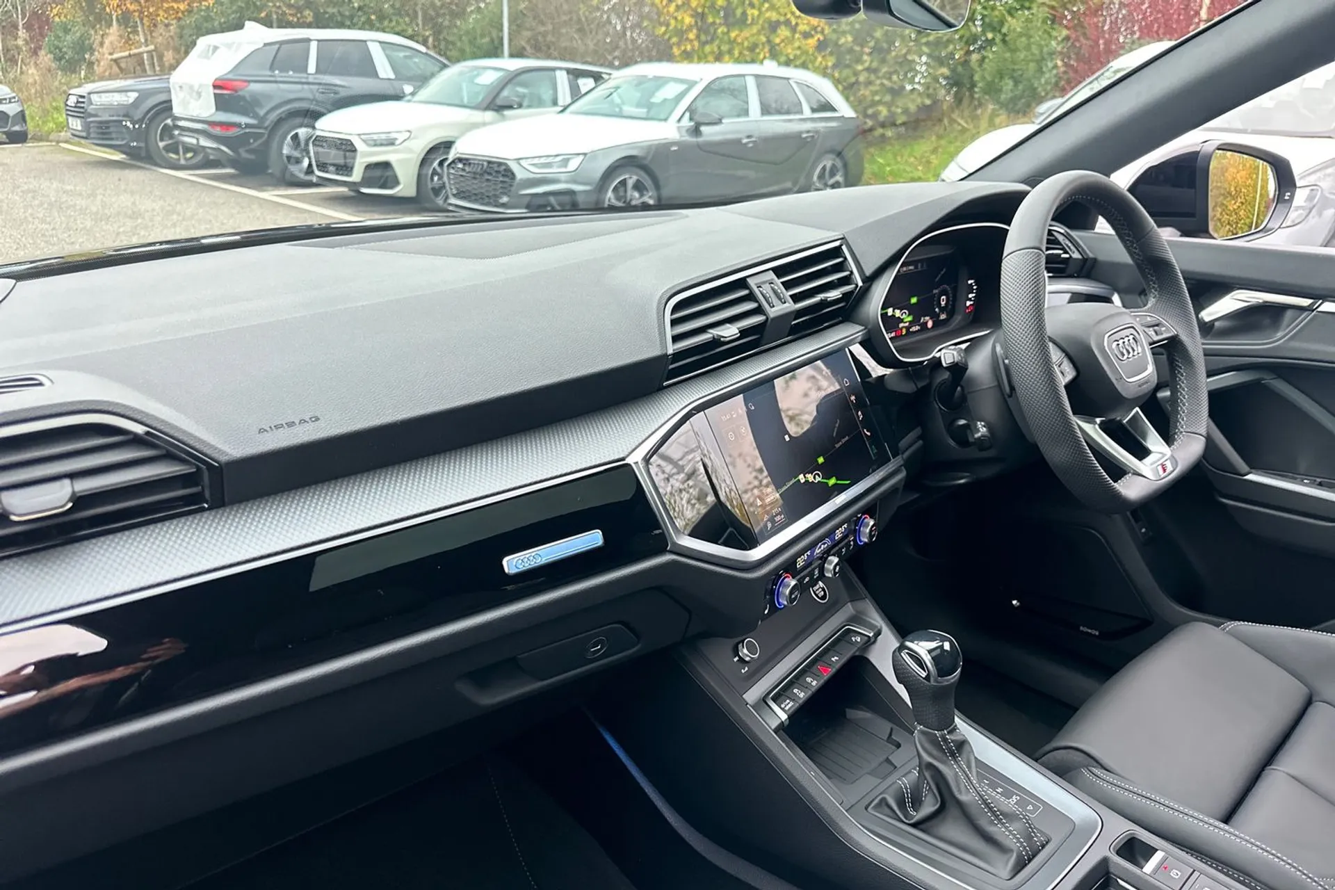 Audi Q3 thumbnail image number 22