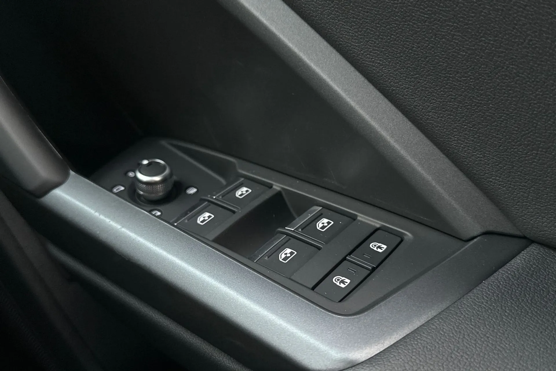 Audi Q3 thumbnail image number 14