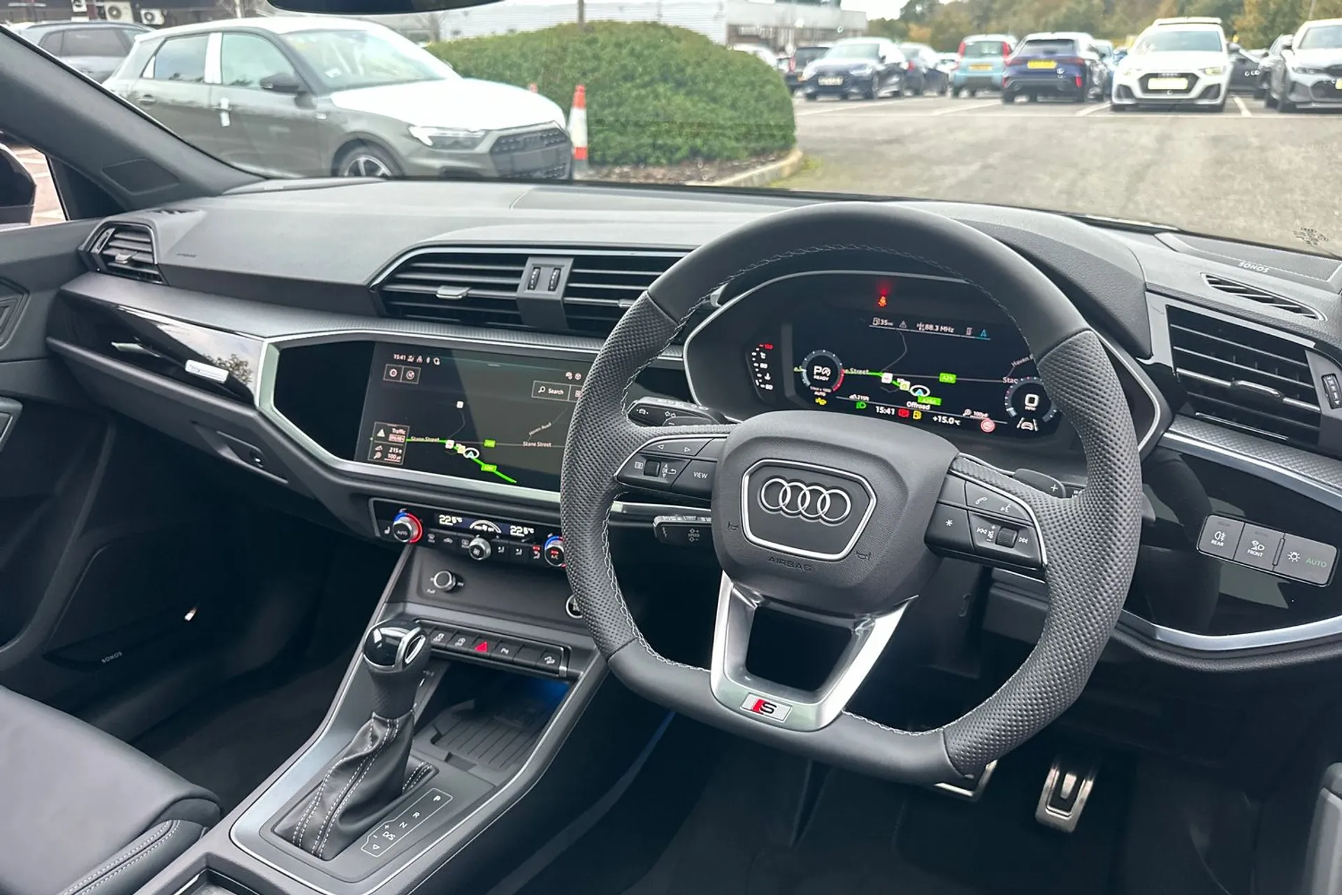 Audi Q3 thumbnail image number 21