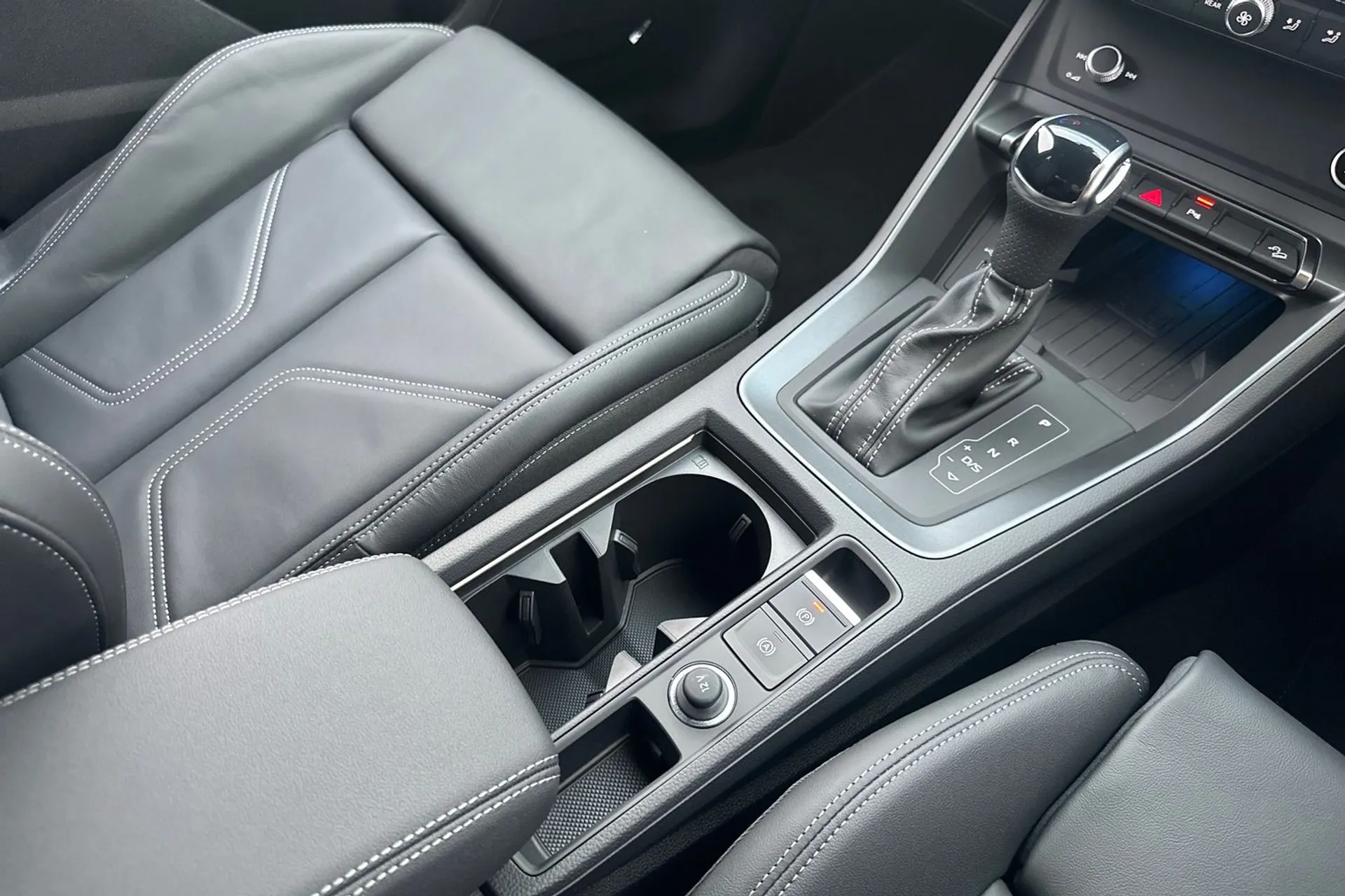 Audi Q3 thumbnail image number 30