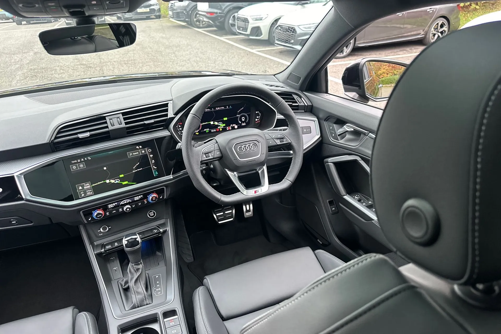 Audi Q3 thumbnail image number 32