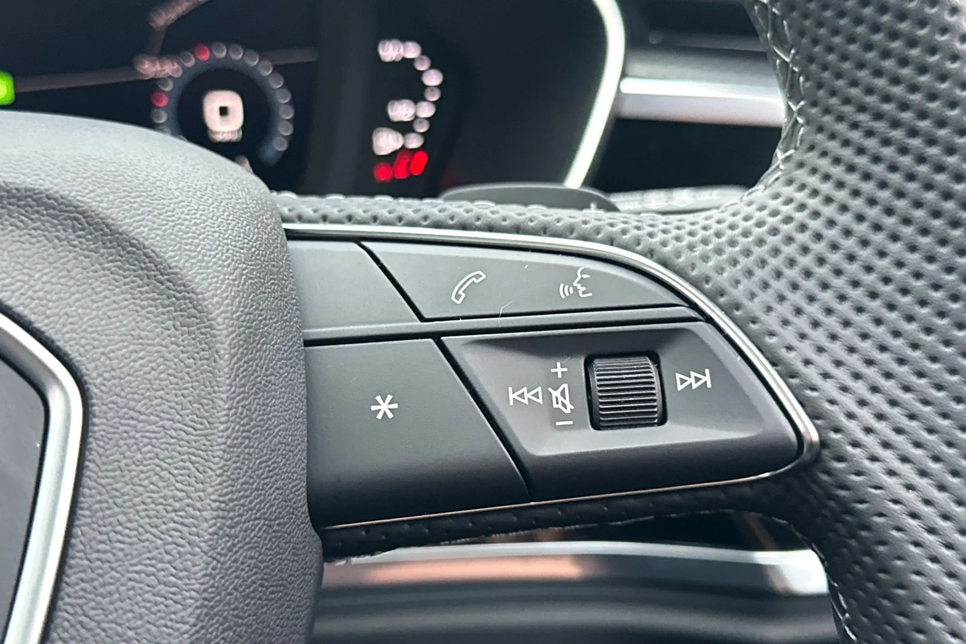 Audi Q3 thumbnail image number 16