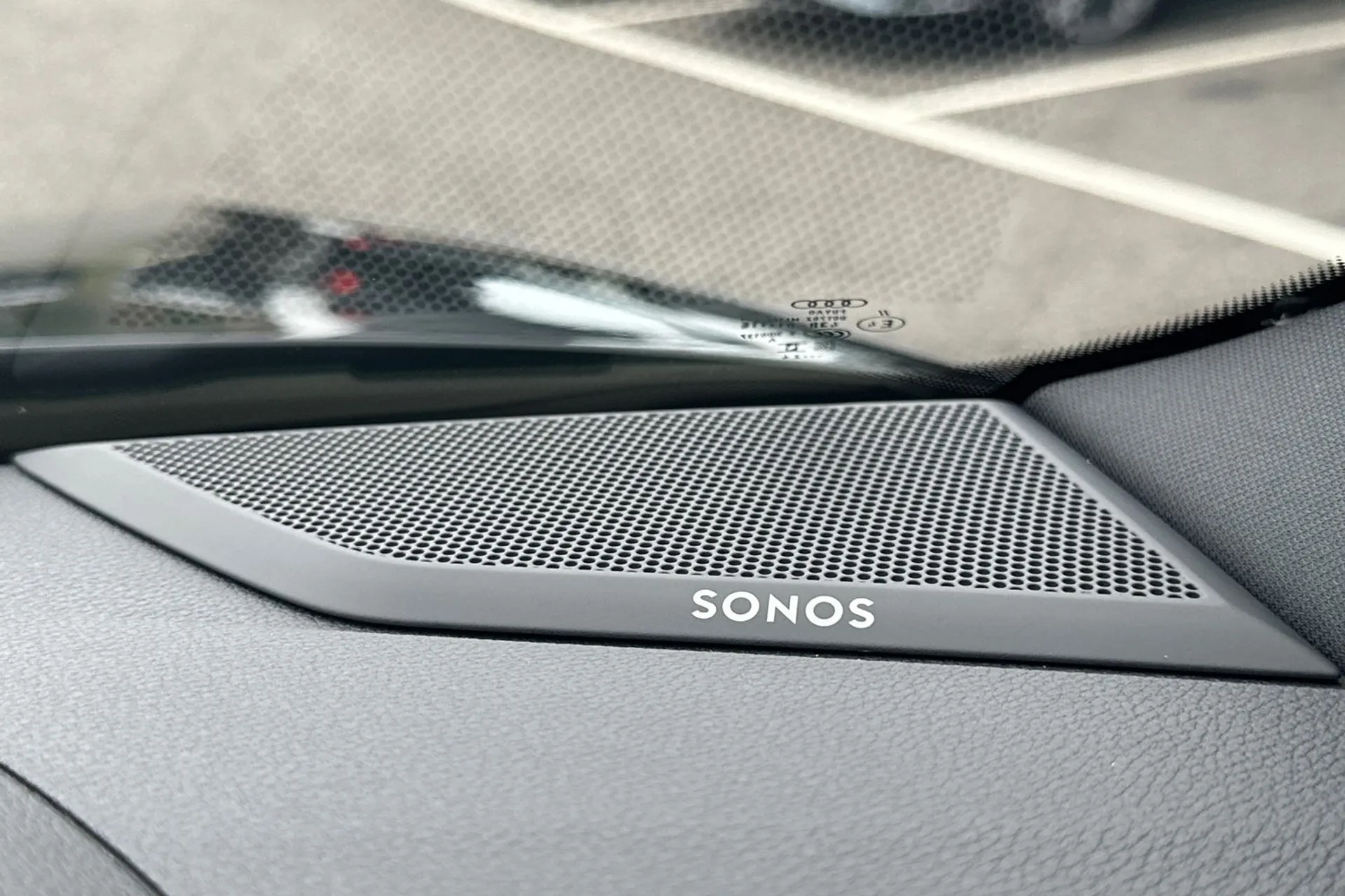 Audi Q3 thumbnail image number 13