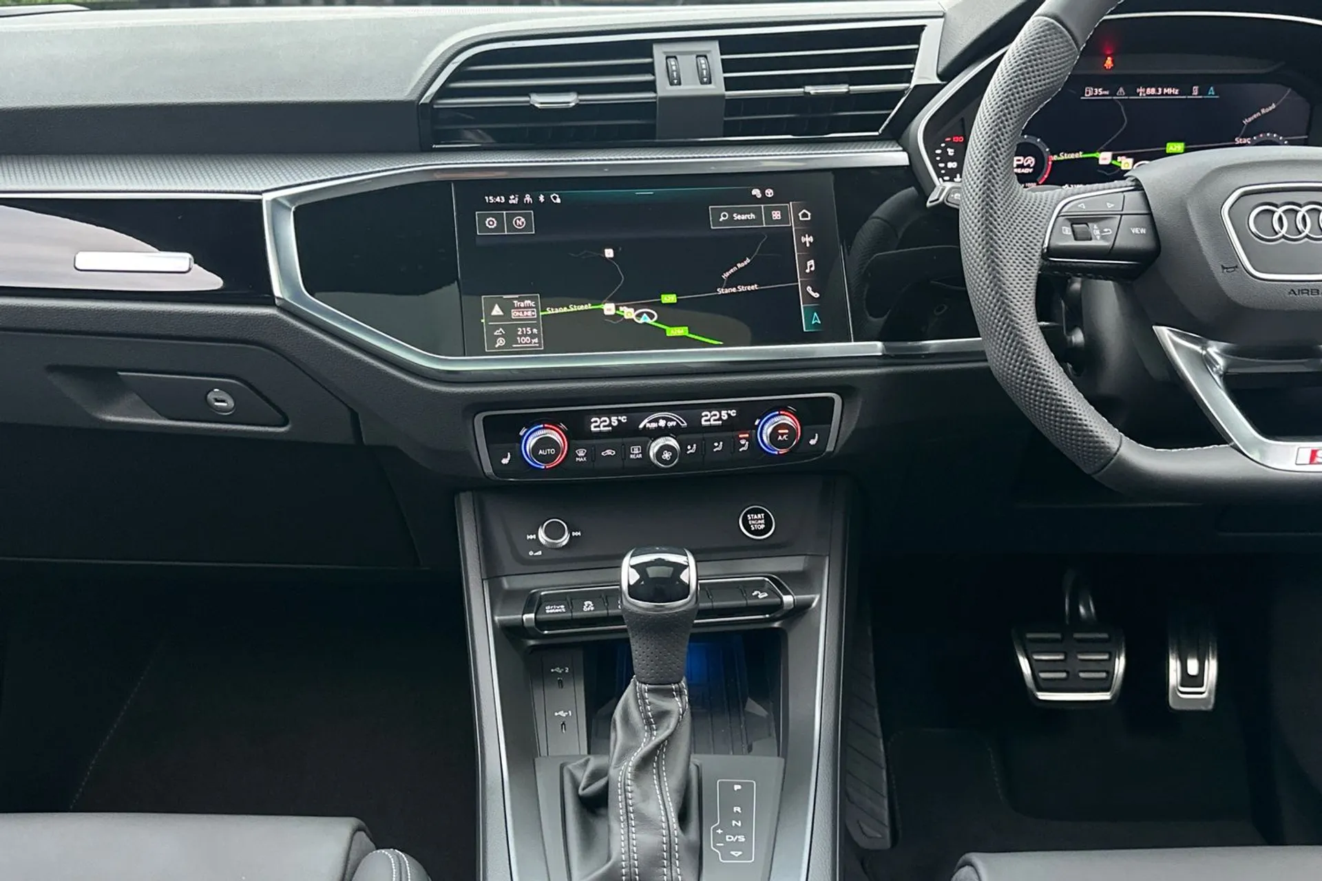 Audi Q3 thumbnail image number 29