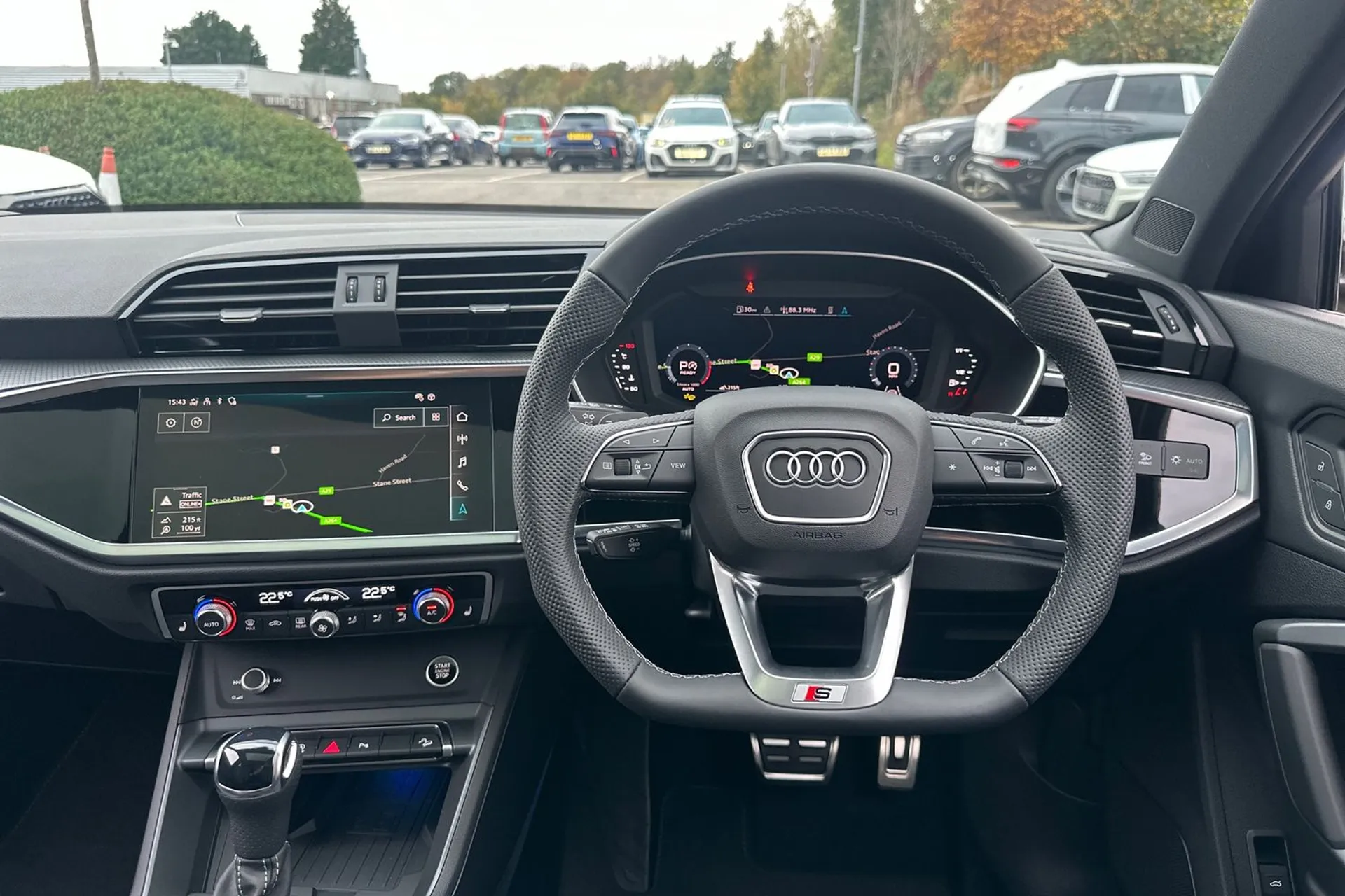 Audi Q3 thumbnail image number 31