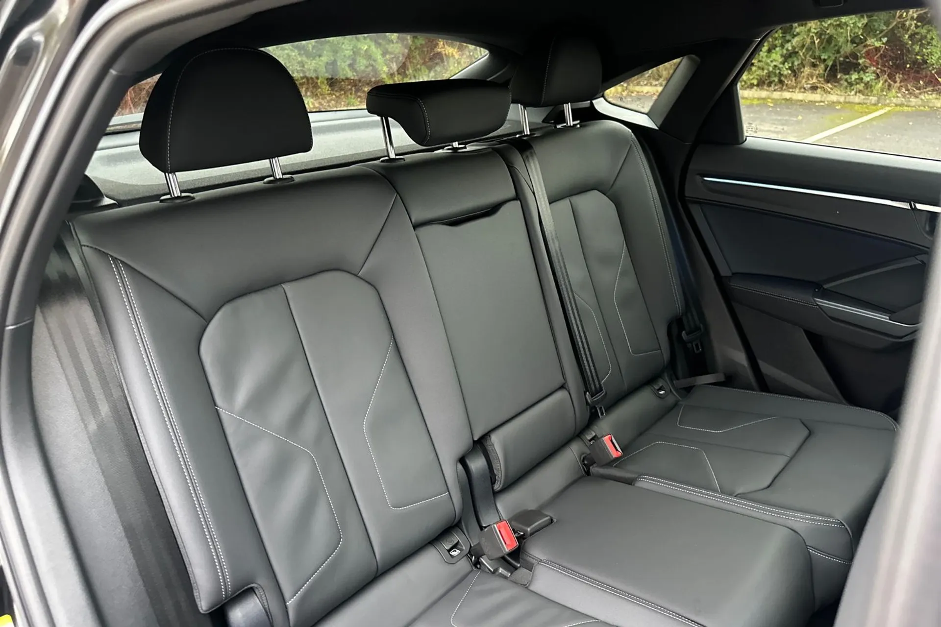 Audi Q3 thumbnail image number 35