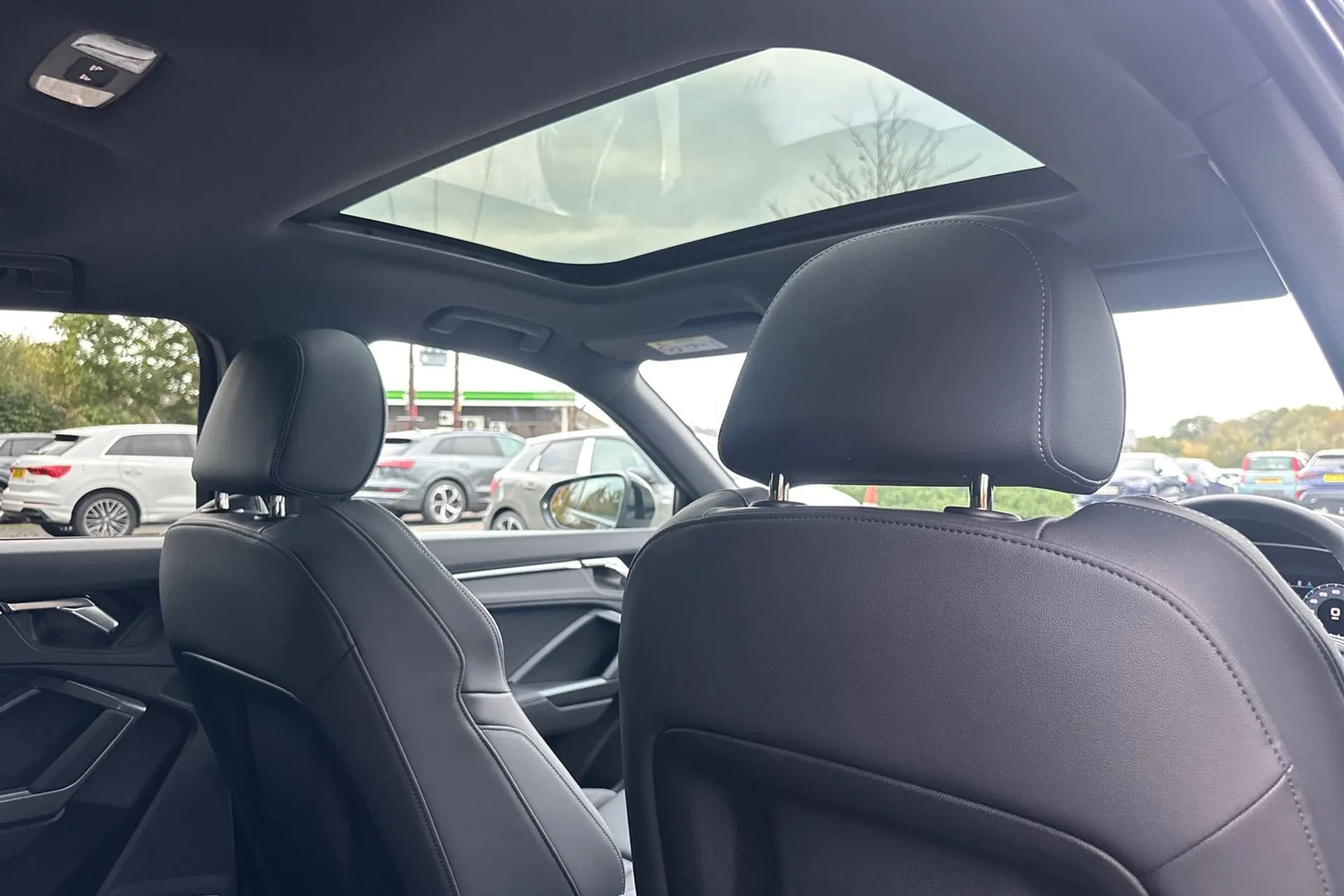 Audi Q3 thumbnail image number 36