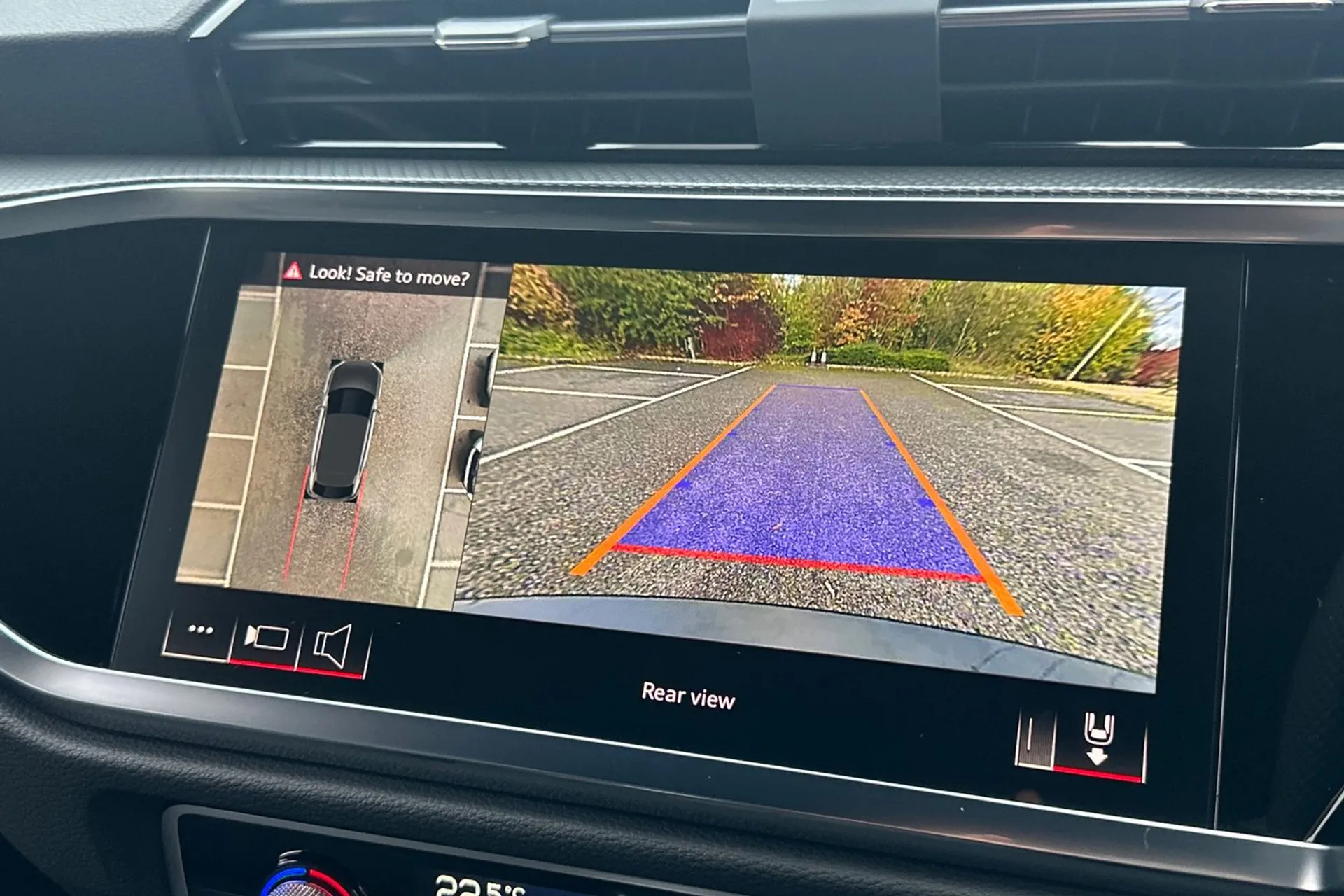 Audi Q3 thumbnail image number 9