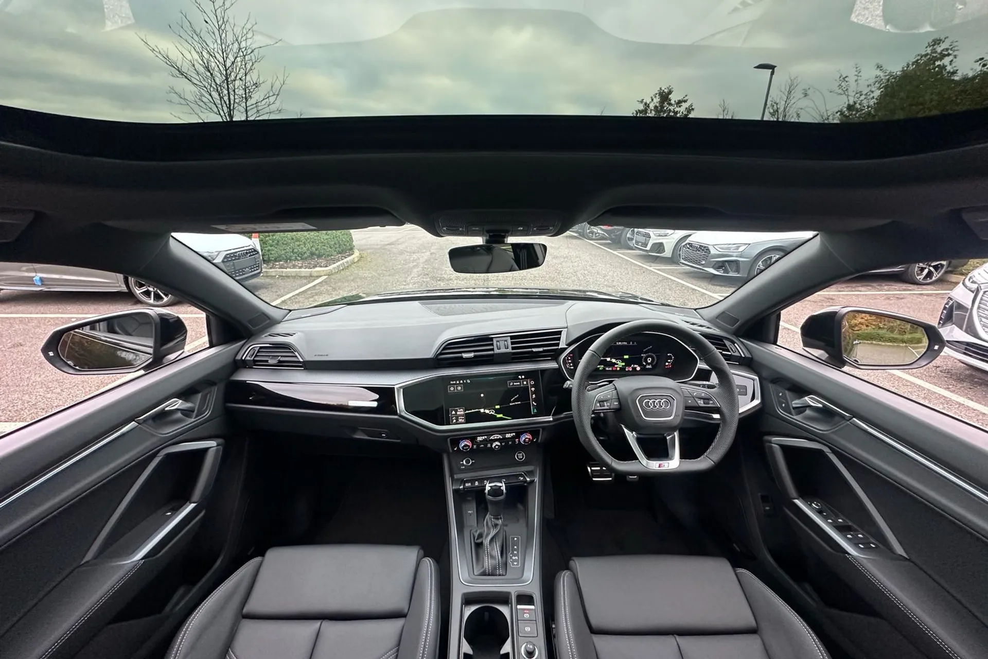 Audi Q3 thumbnail image number 3